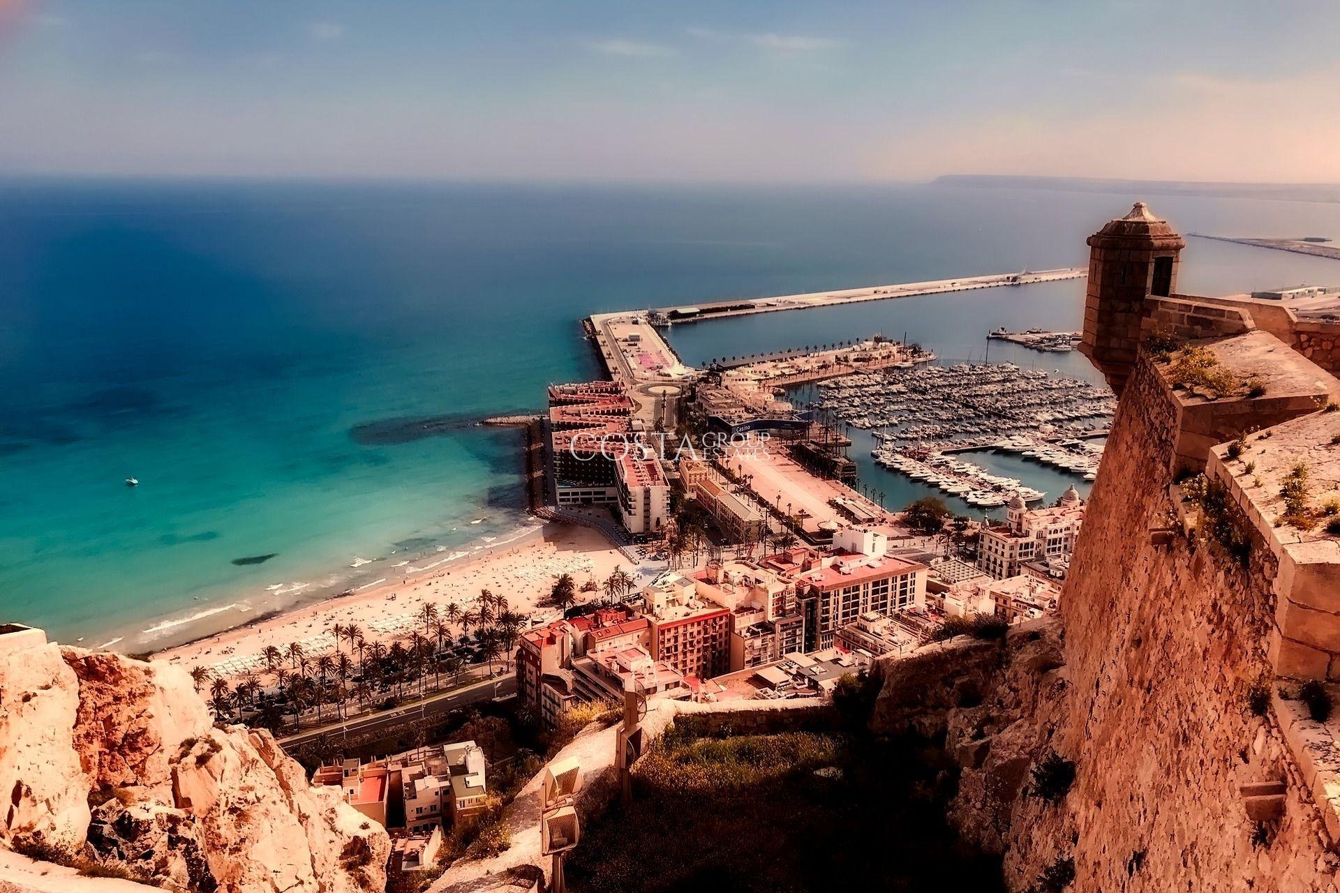 Nowy budynek - Ground floor apartment -
Alicante - Centro