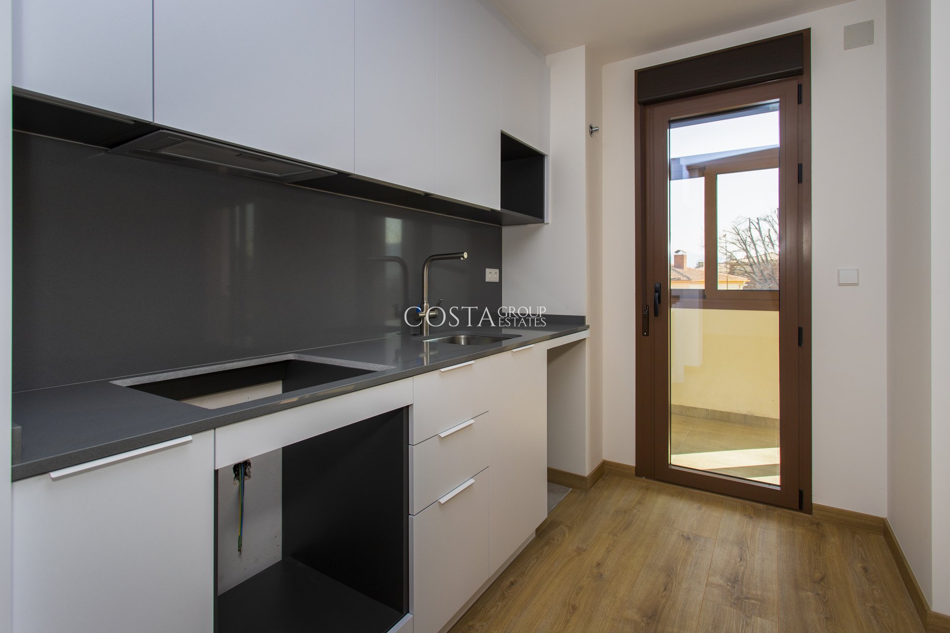 Nowy budynek - high-bungalow -
La Canalosa