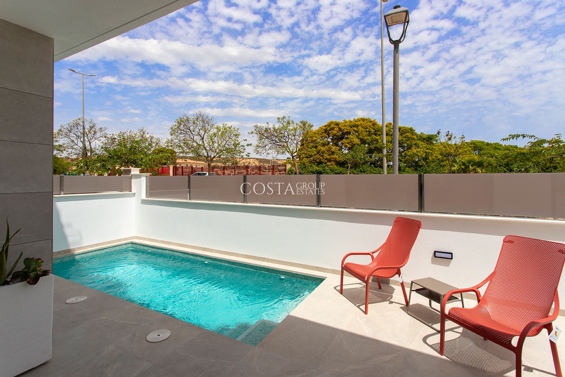 Nowy budynek - terraced -
Sucina