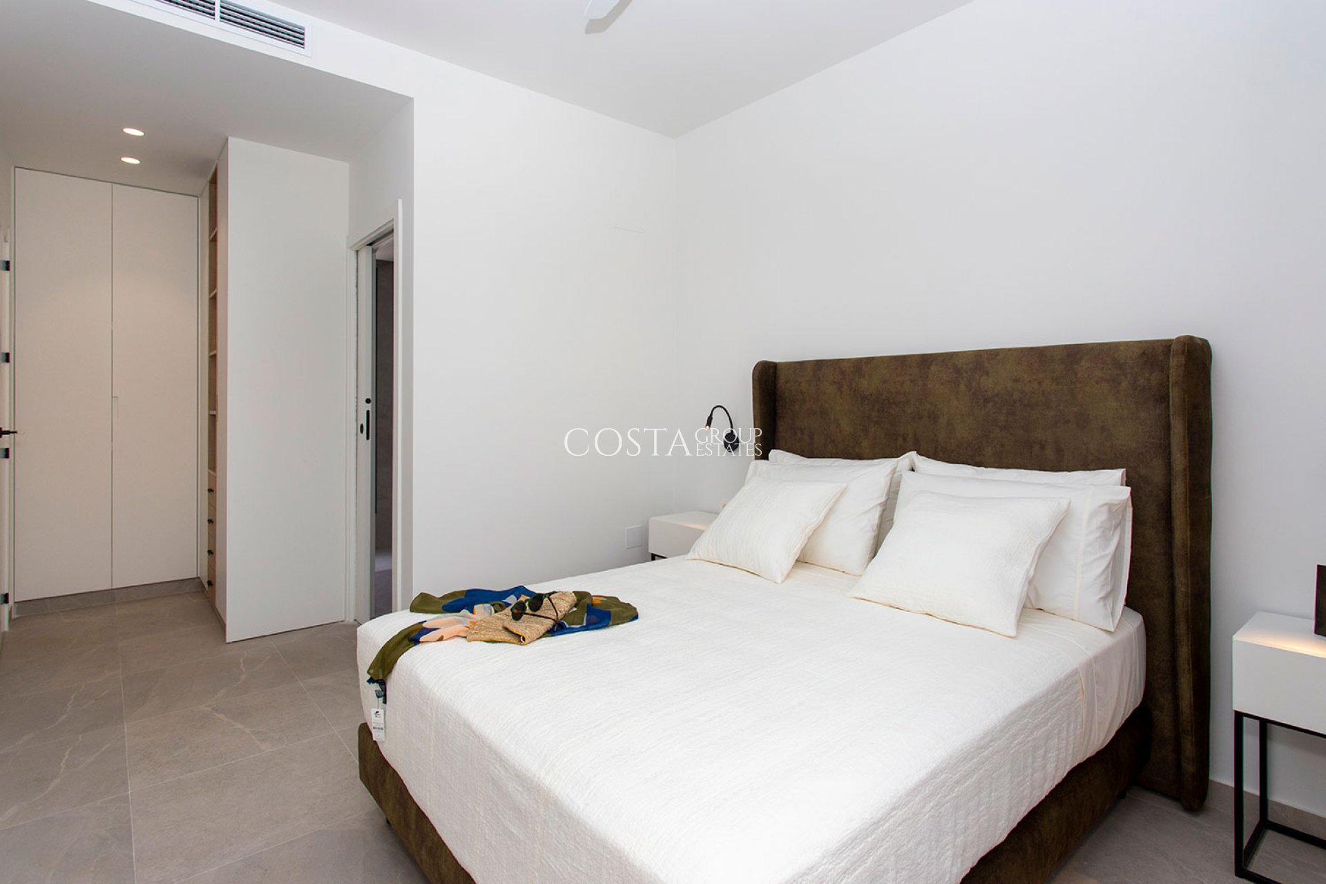 Nowy budynek - terraced -
Sucina