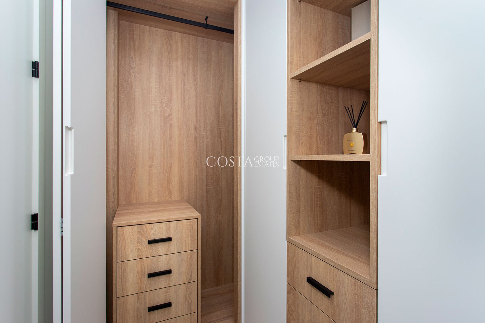 Nowy budynek - terraced -
Sucina