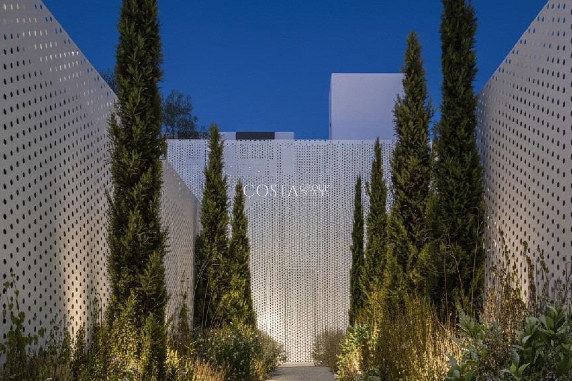 Nowy budynek - Willa -
Alfas del Pí - Barranc Fondo