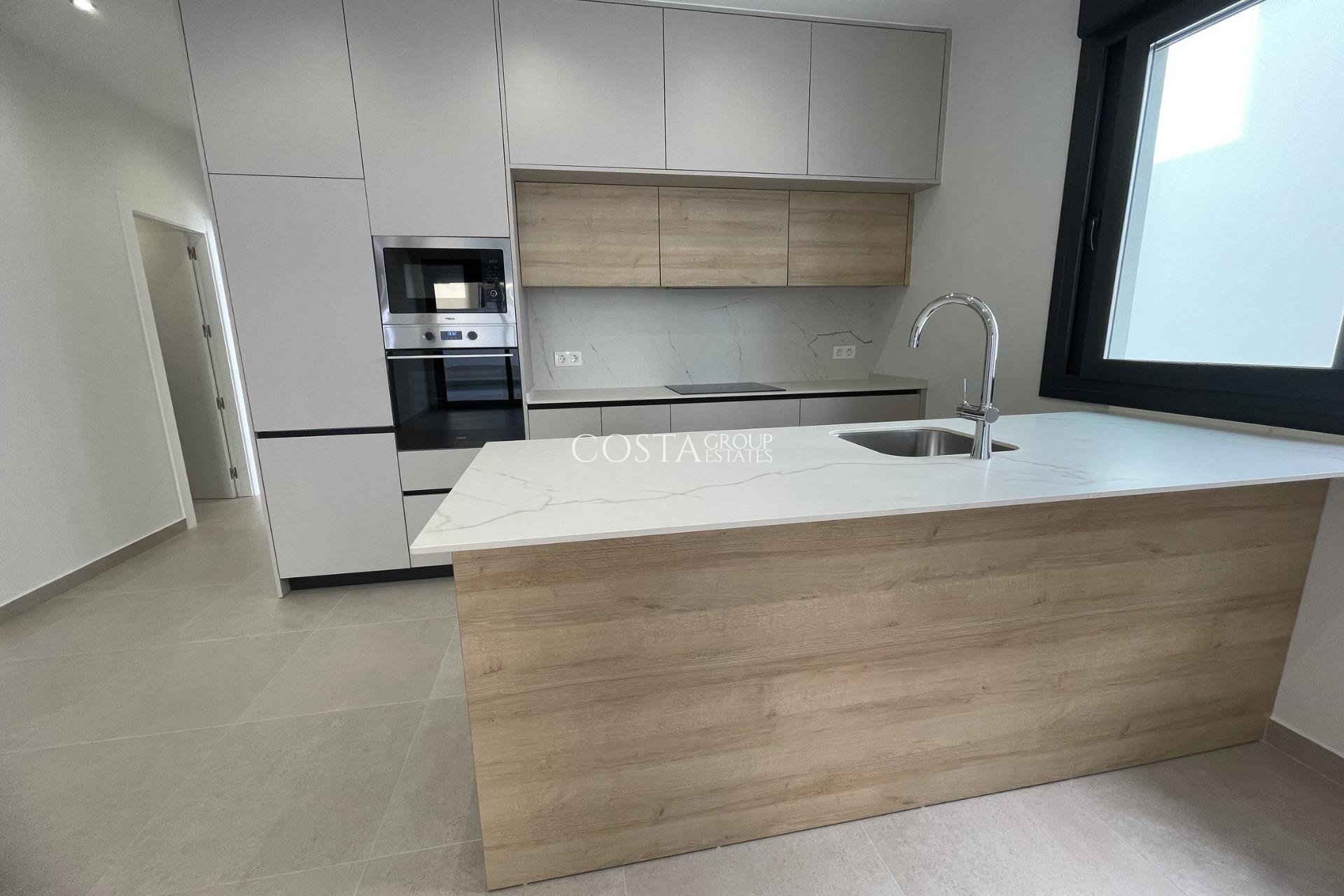 Nowy budynek - Willa -
Almoradí - Heredades