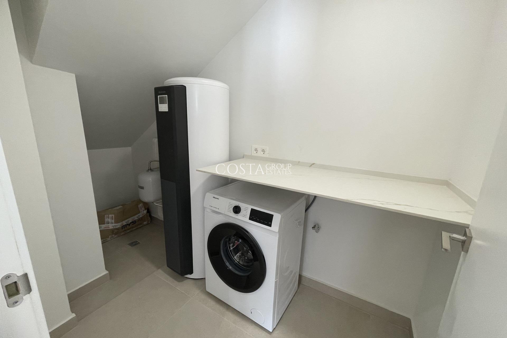 Nowy budynek - Willa -
Almoradí - Heredades