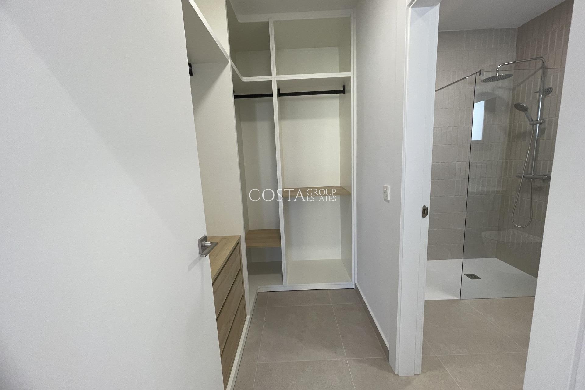 Nowy budynek - Willa -
Almoradí - Heredades