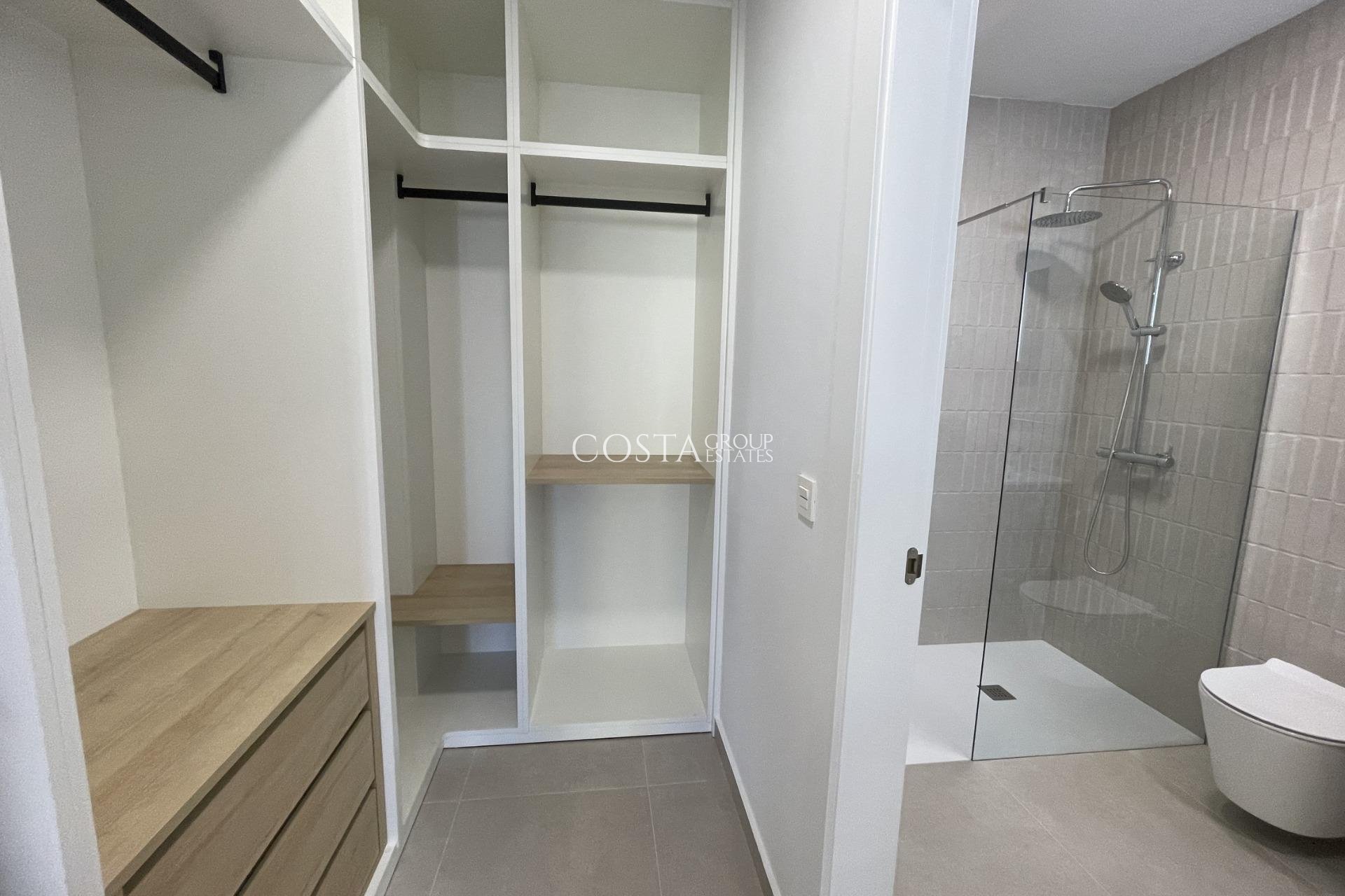 Nowy budynek - Willa -
Almoradí - Heredades