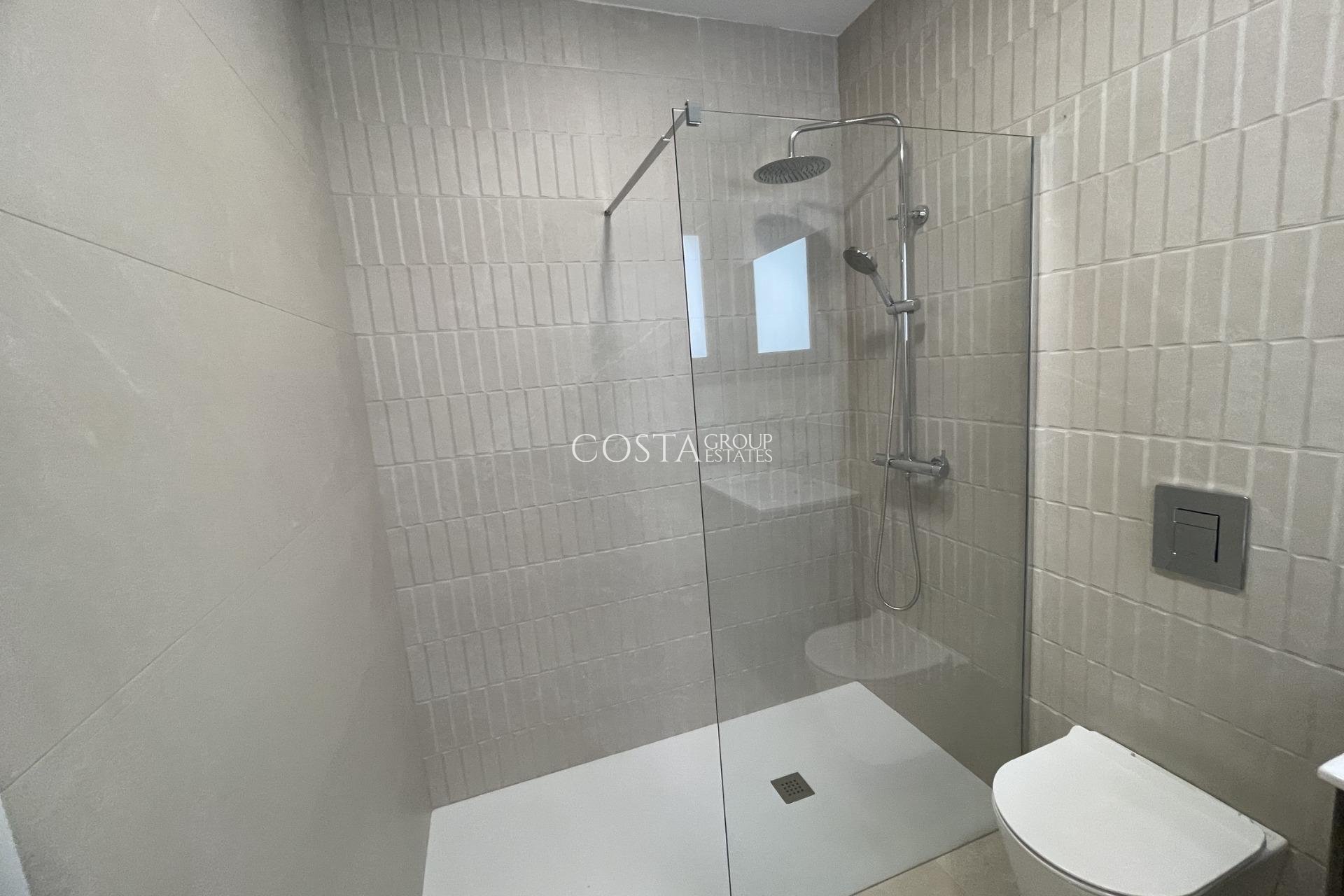 Nowy budynek - Willa -
Almoradí - Heredades