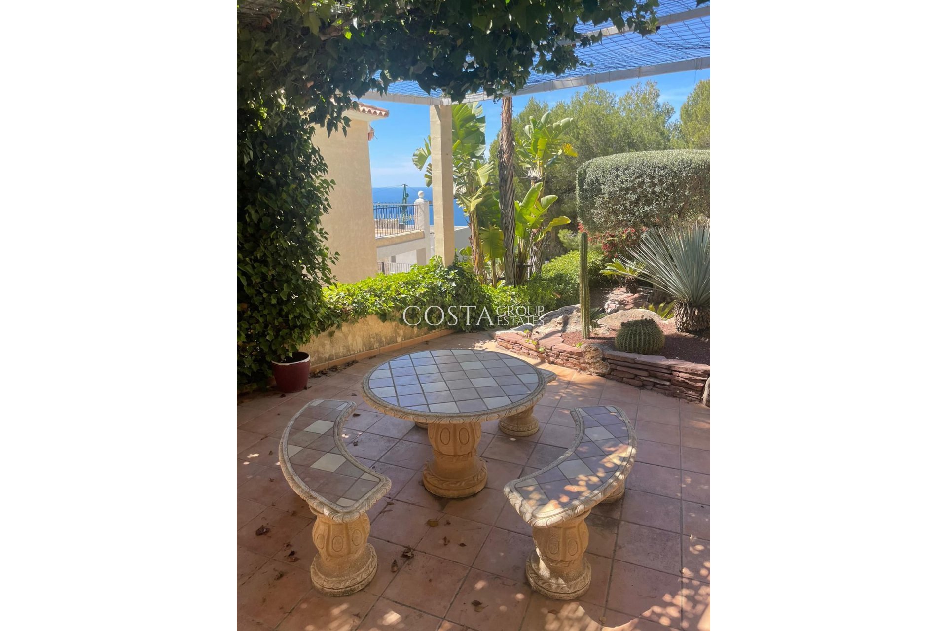 Nowy budynek - Willa -
Altea