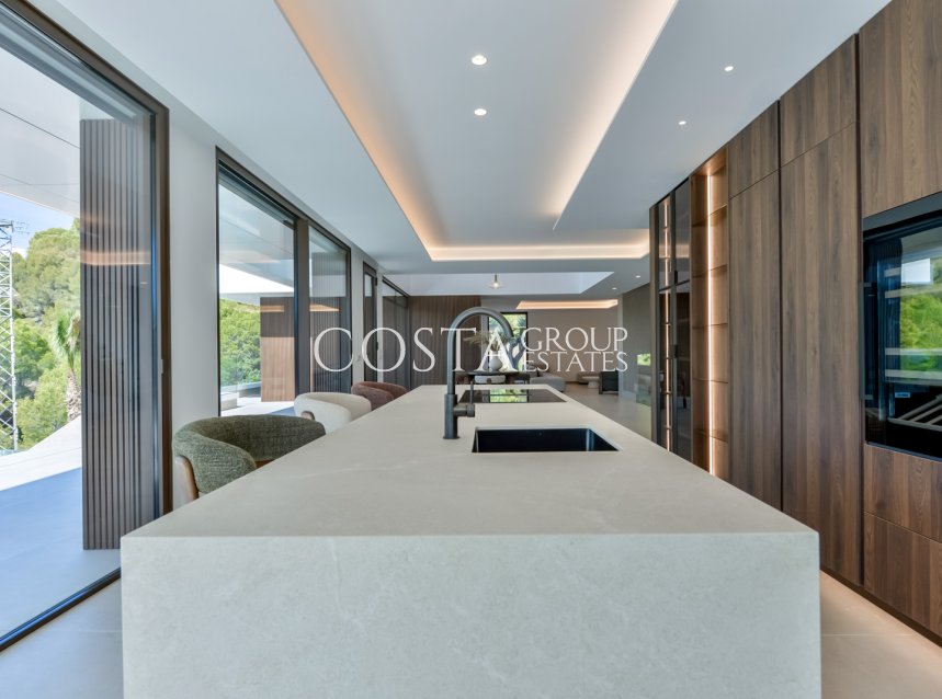 Nowy budynek - Willa -
Altea