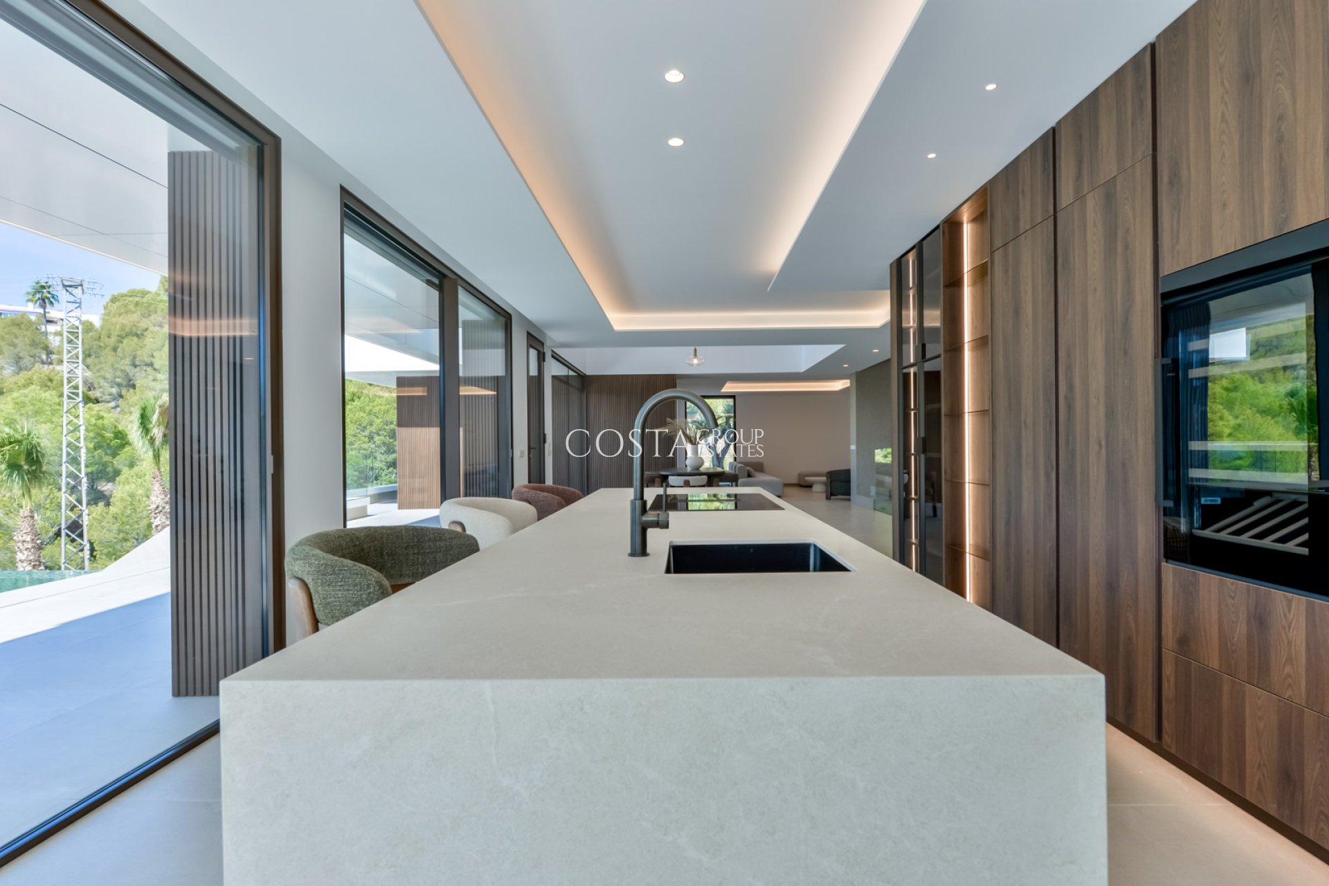 Nowy budynek - Willa -
Altea