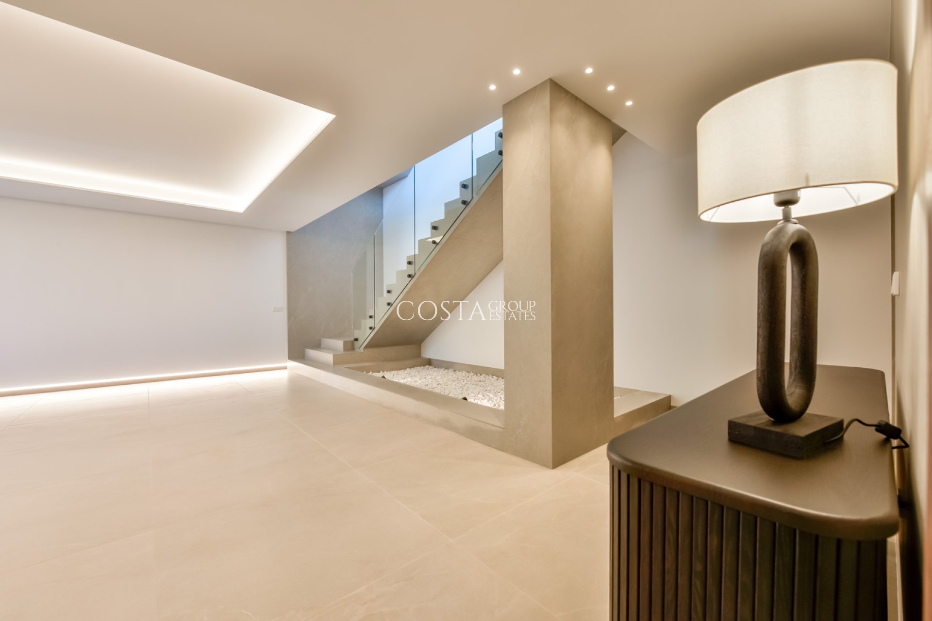 Nowy budynek - Willa -
Altea