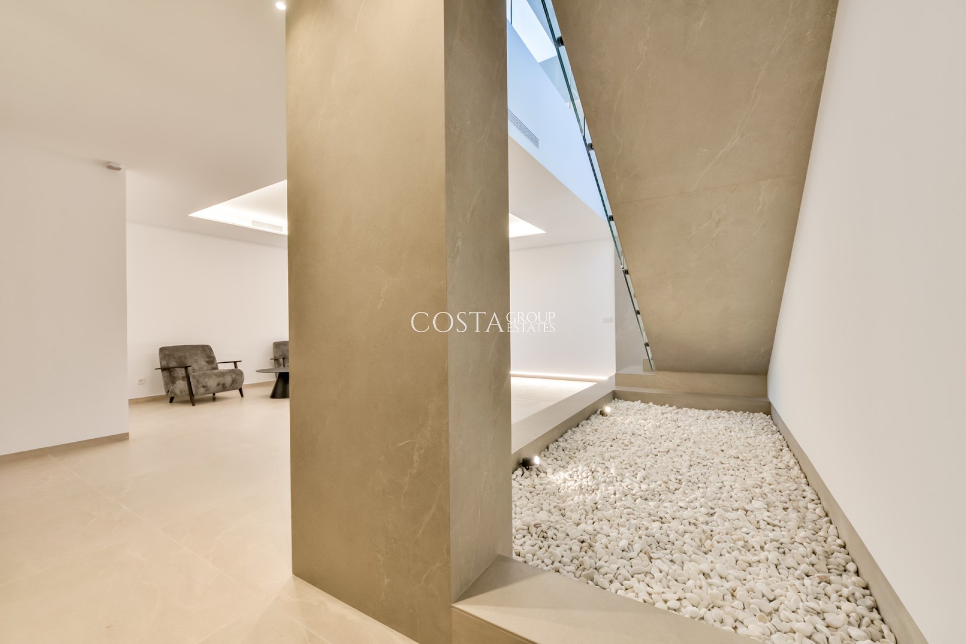 Nowy budynek - Willa -
Altea