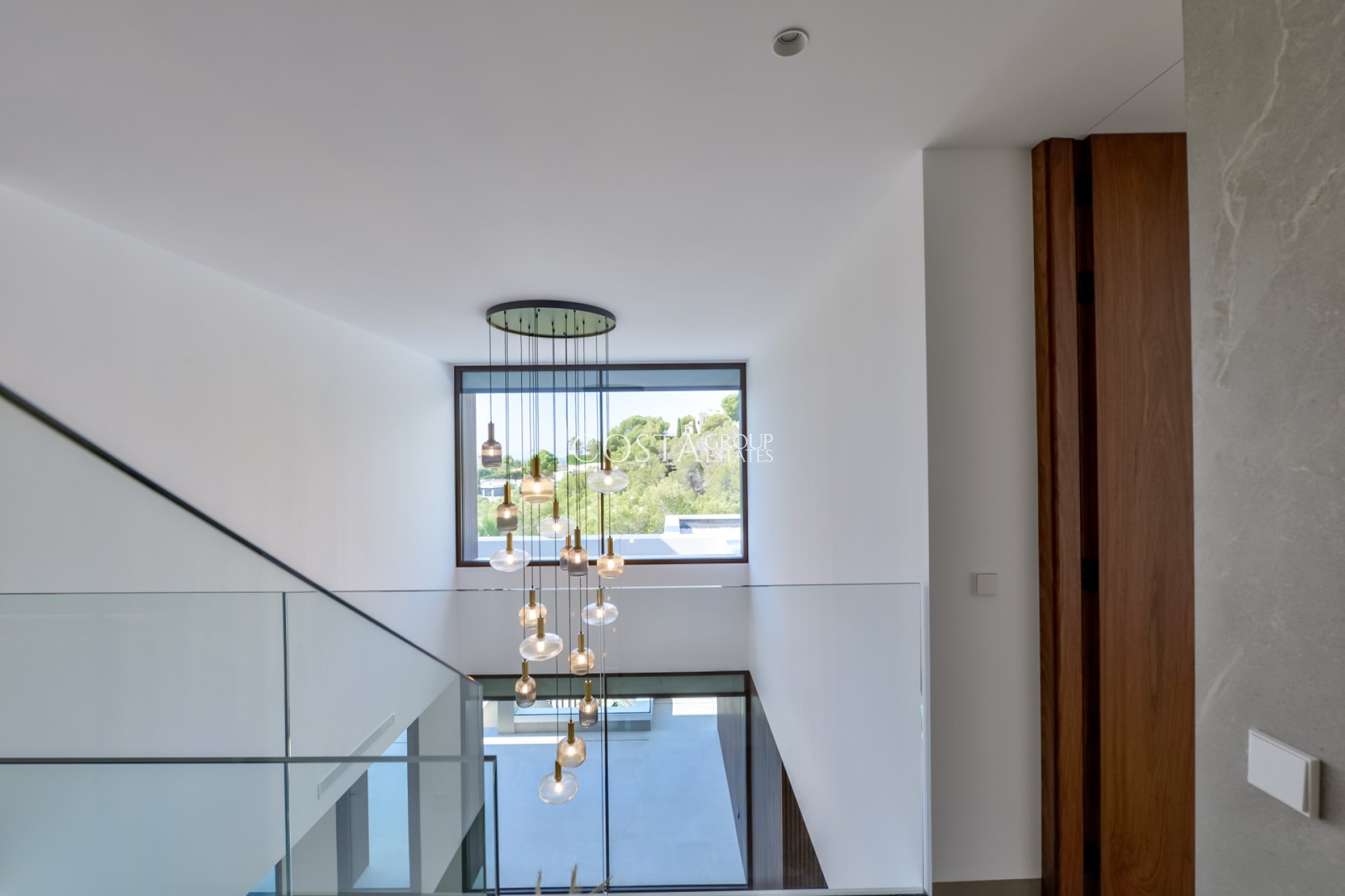 Nowy budynek - Willa -
Altea