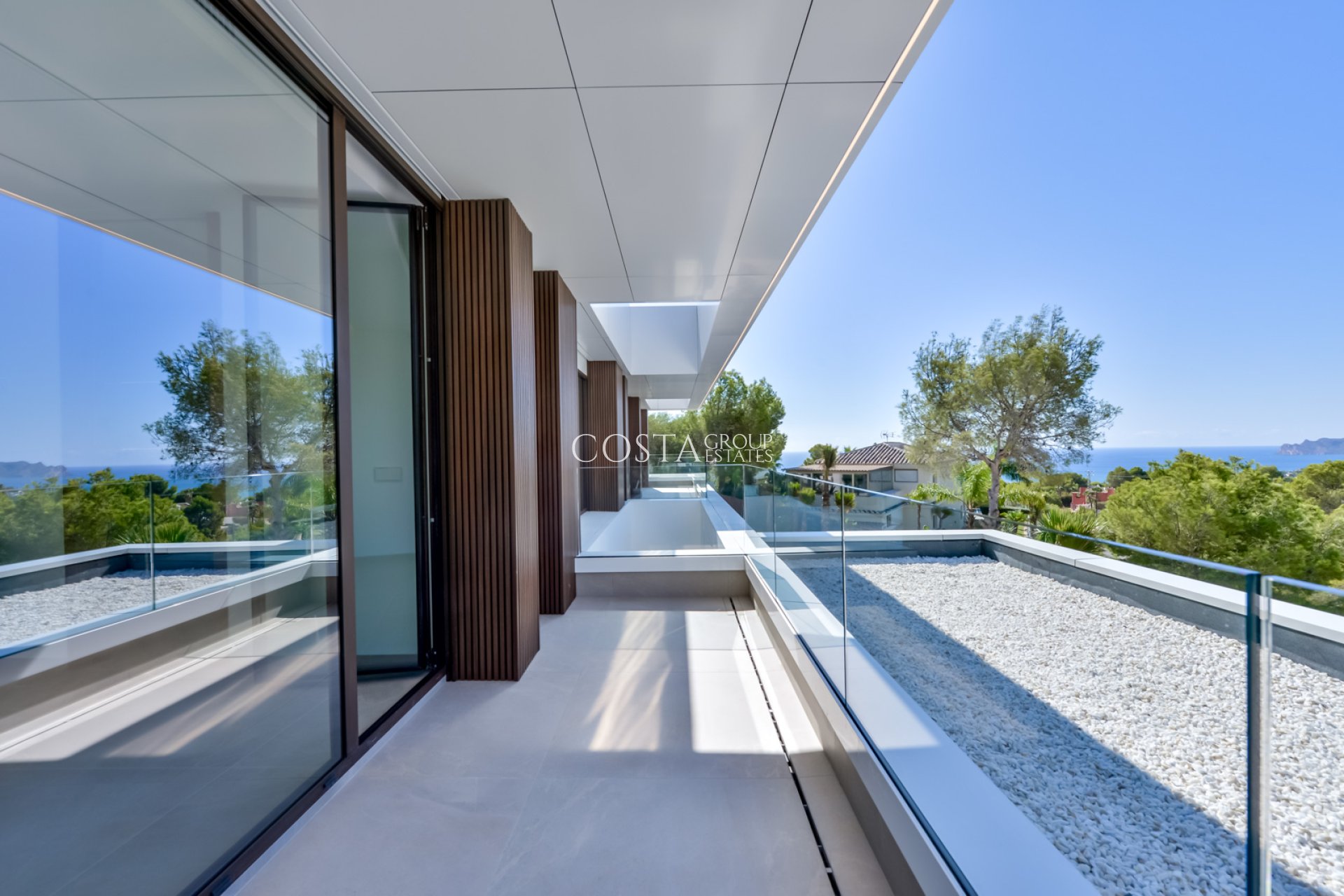 Nowy budynek - Willa -
Altea