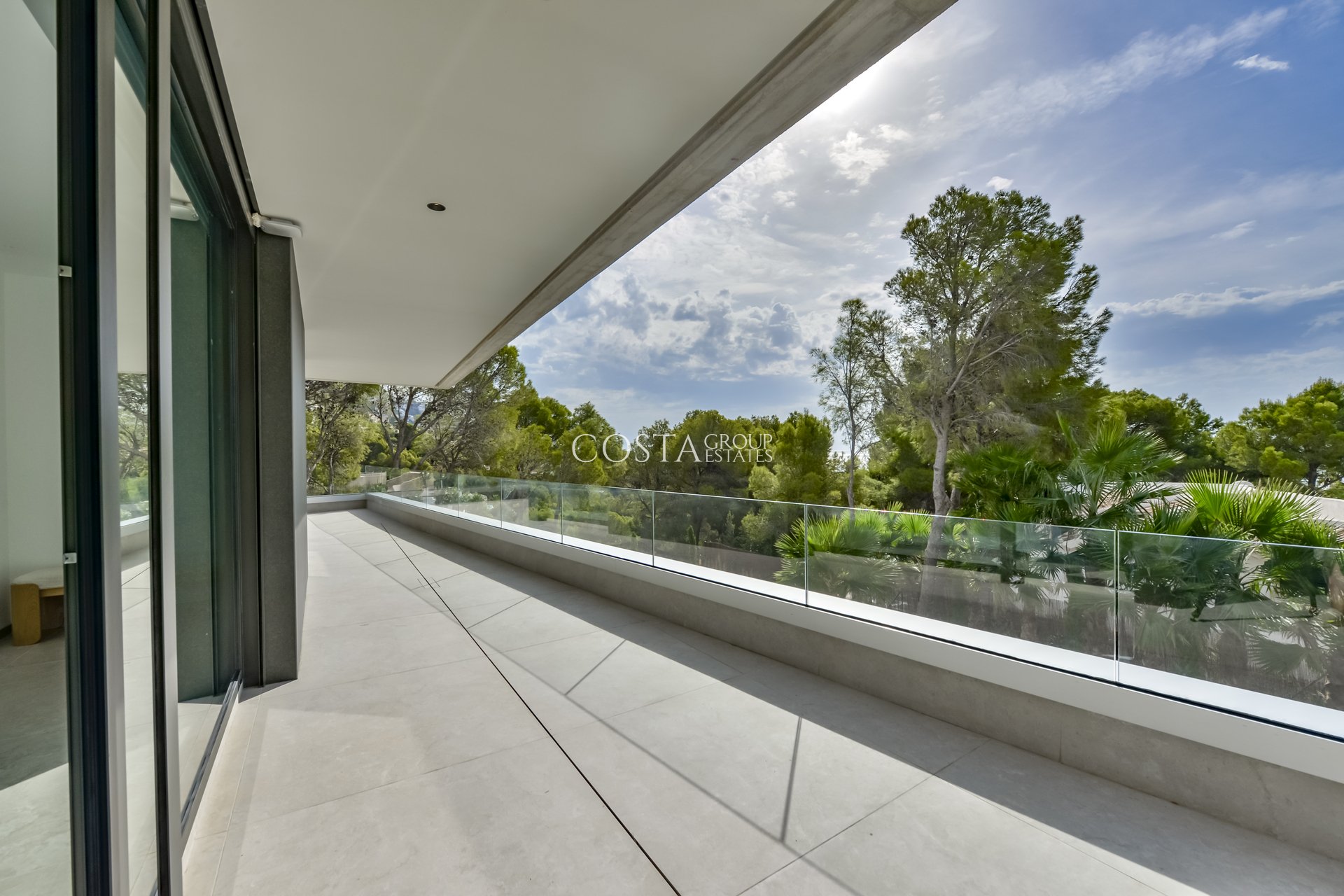 Nowy budynek - Willa -
Altea