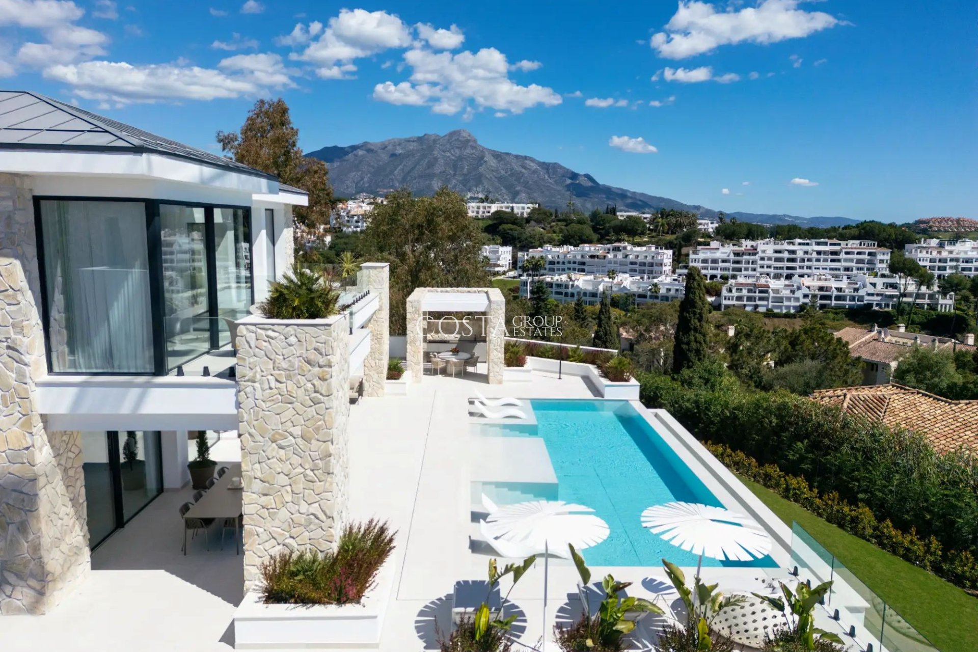 Nowy budynek - Willa -
Benahavís