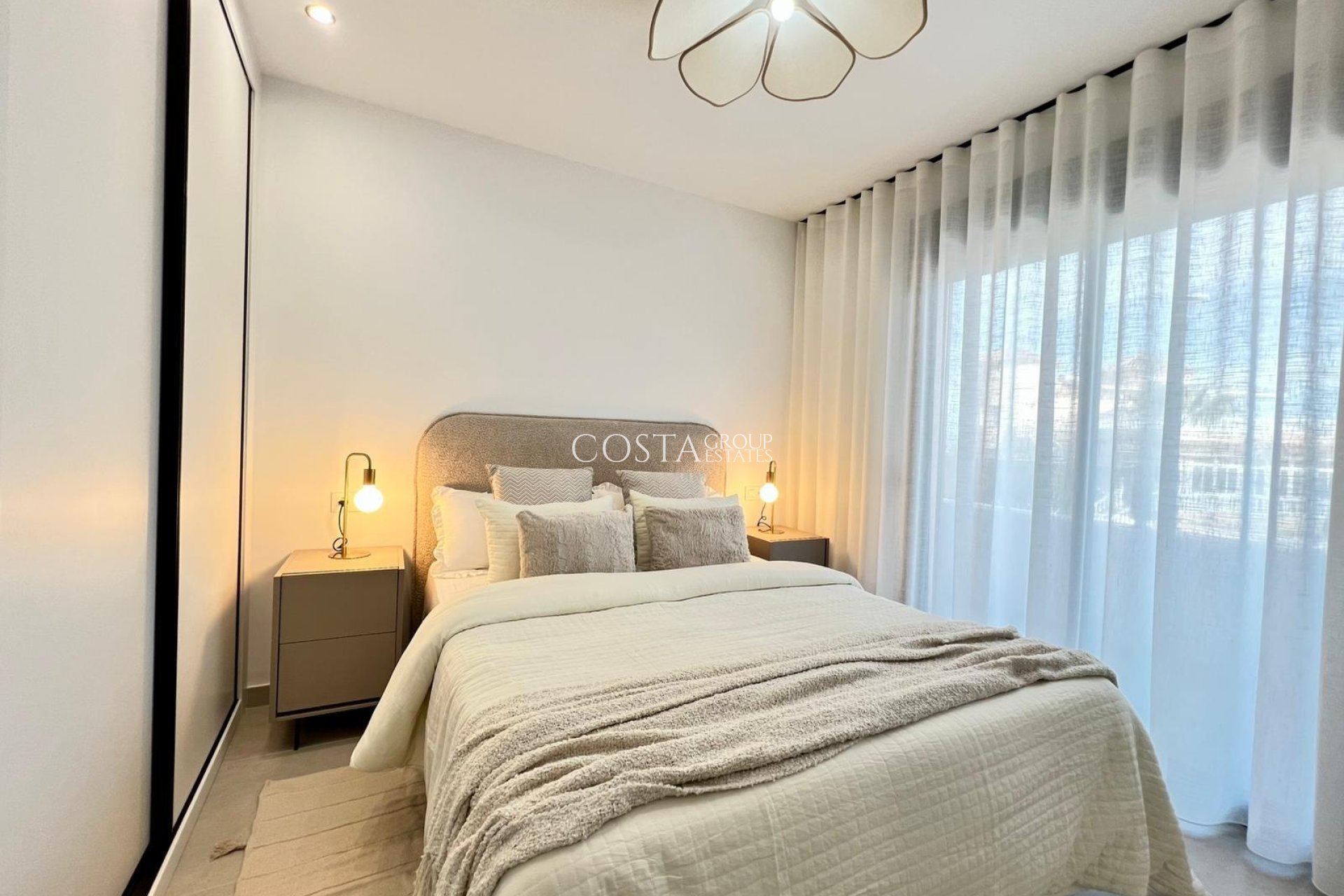 Nowy budynek - Willa -
Benferri - Benfis Park