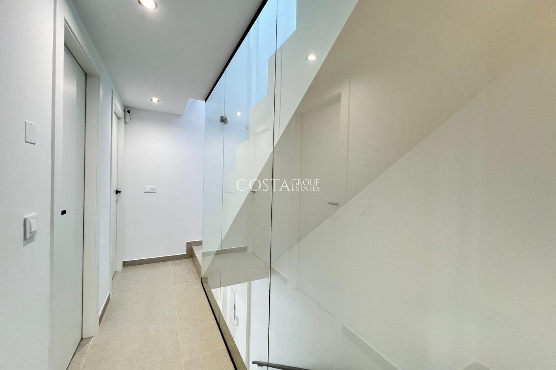 Nowy budynek - Willa -
Benferri - Benfis Park