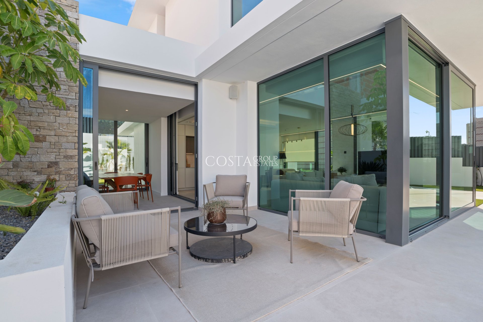 Nowy budynek - Willa -
Benidorm