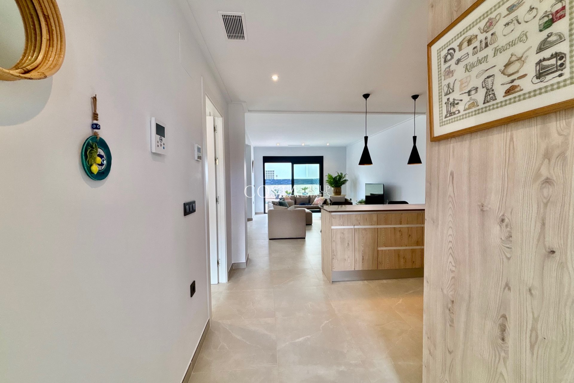 Nowy budynek - Willa -
Benijofar