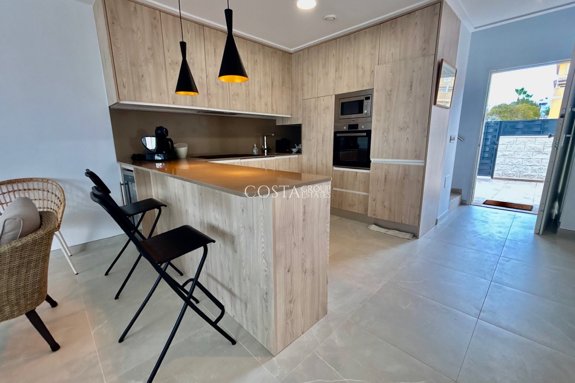 Nowy budynek - Willa -
Benijofar