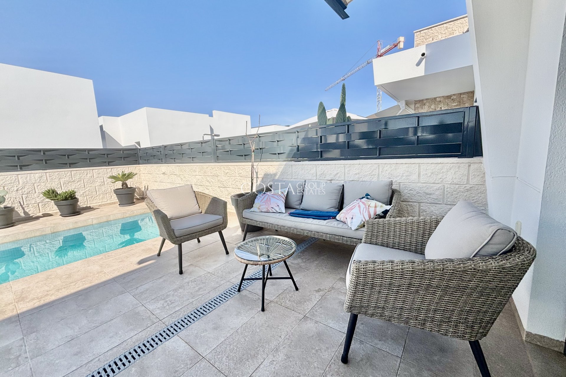 Nowy budynek - Willa -
Benijofar