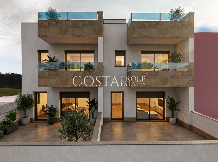 Nowy budynek - Willa -
Bigastro