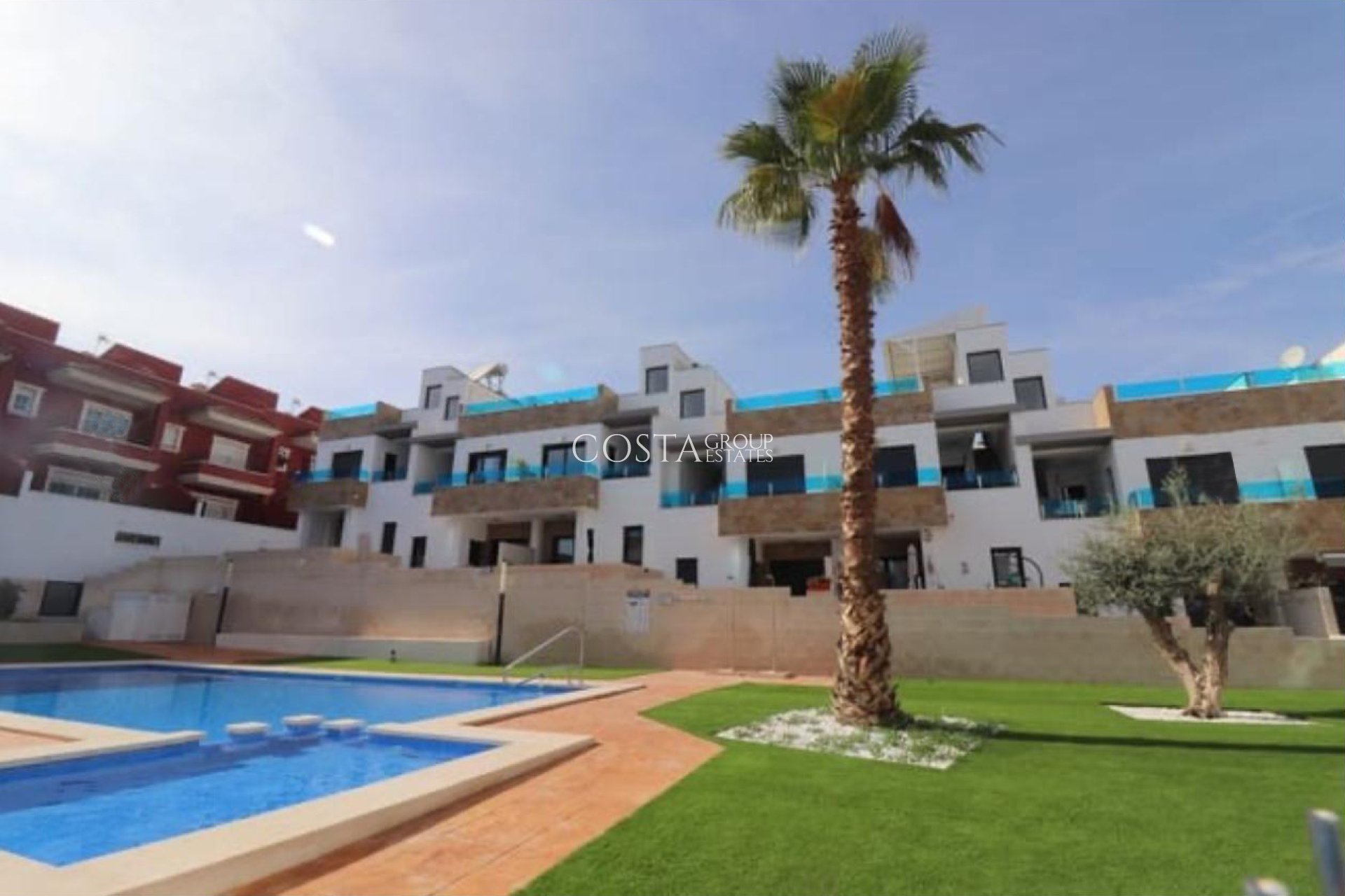 Nowy budynek - Willa -
Bigastro