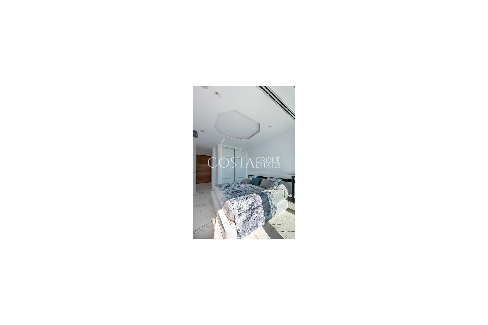 Nowy budynek - Willa -
Calpe