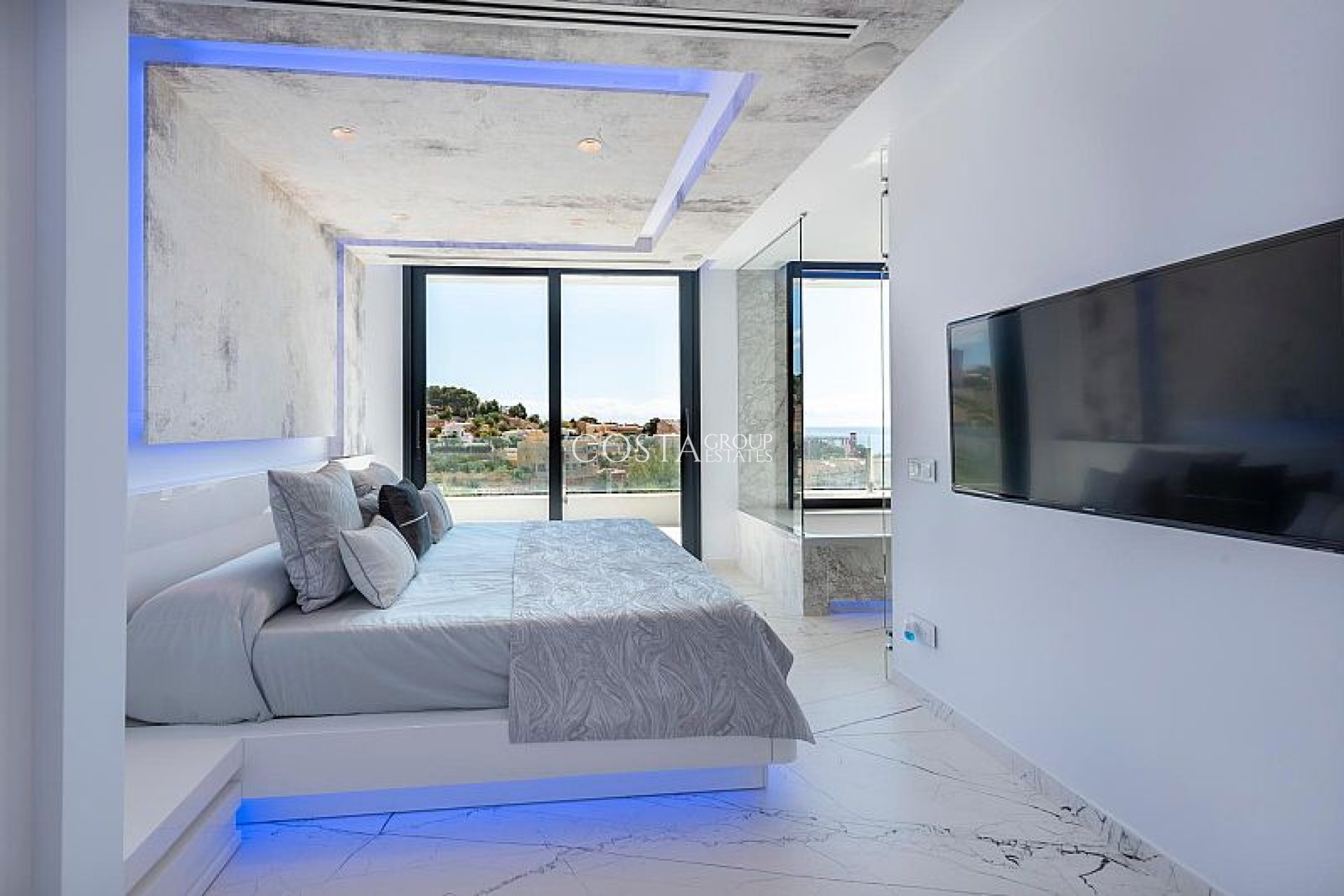 Nowy budynek - Willa -
Calpe