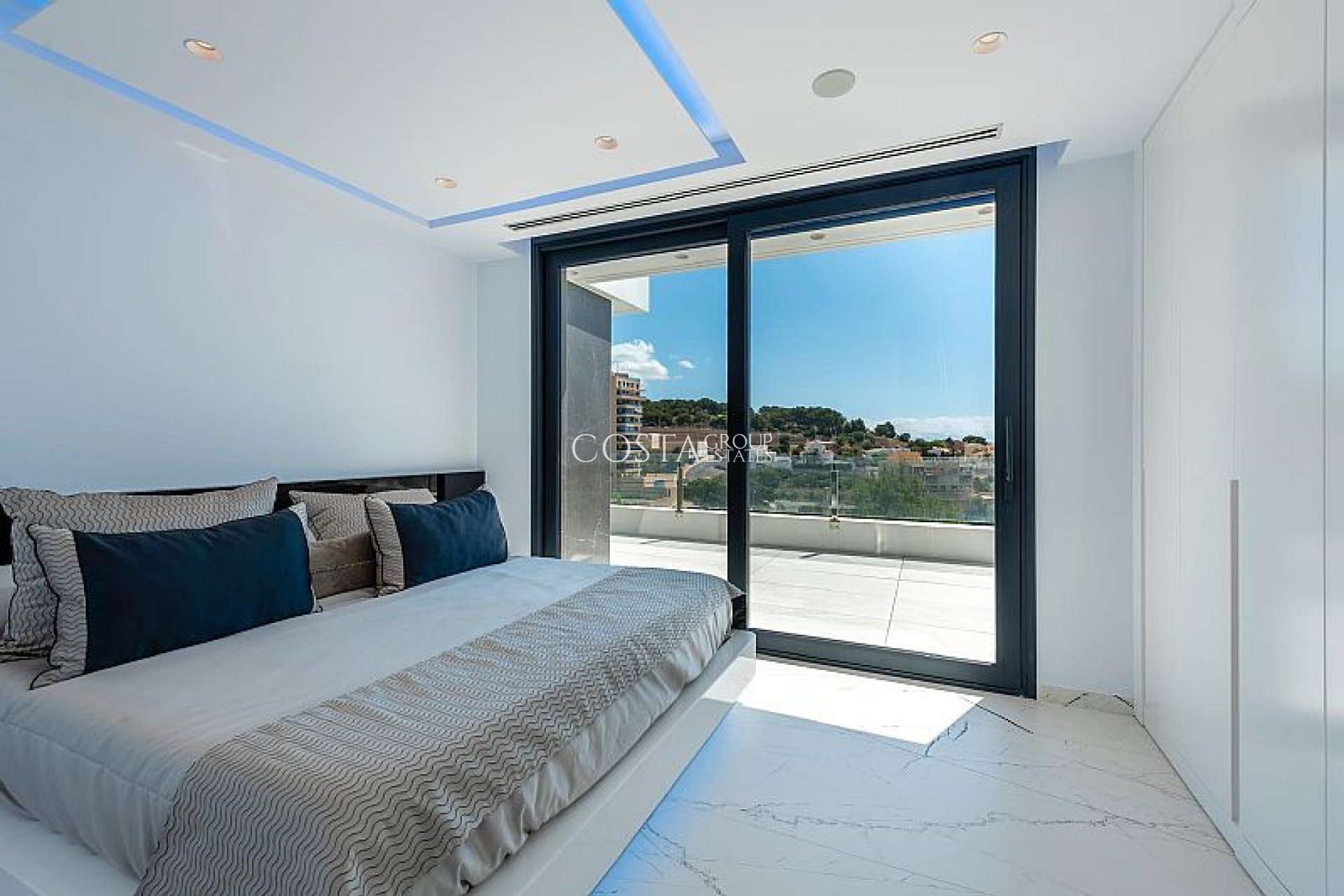 Nowy budynek - Willa -
Calpe