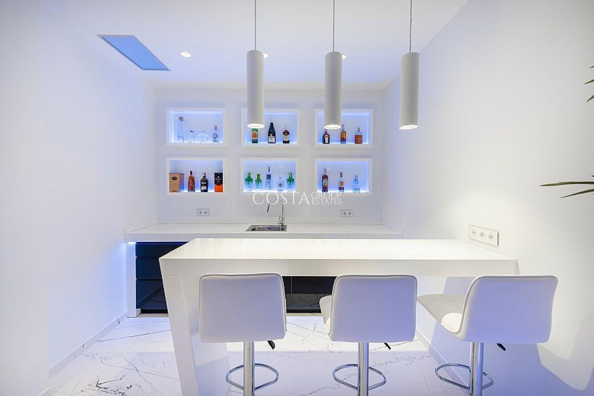 Nowy budynek - Willa -
Calpe