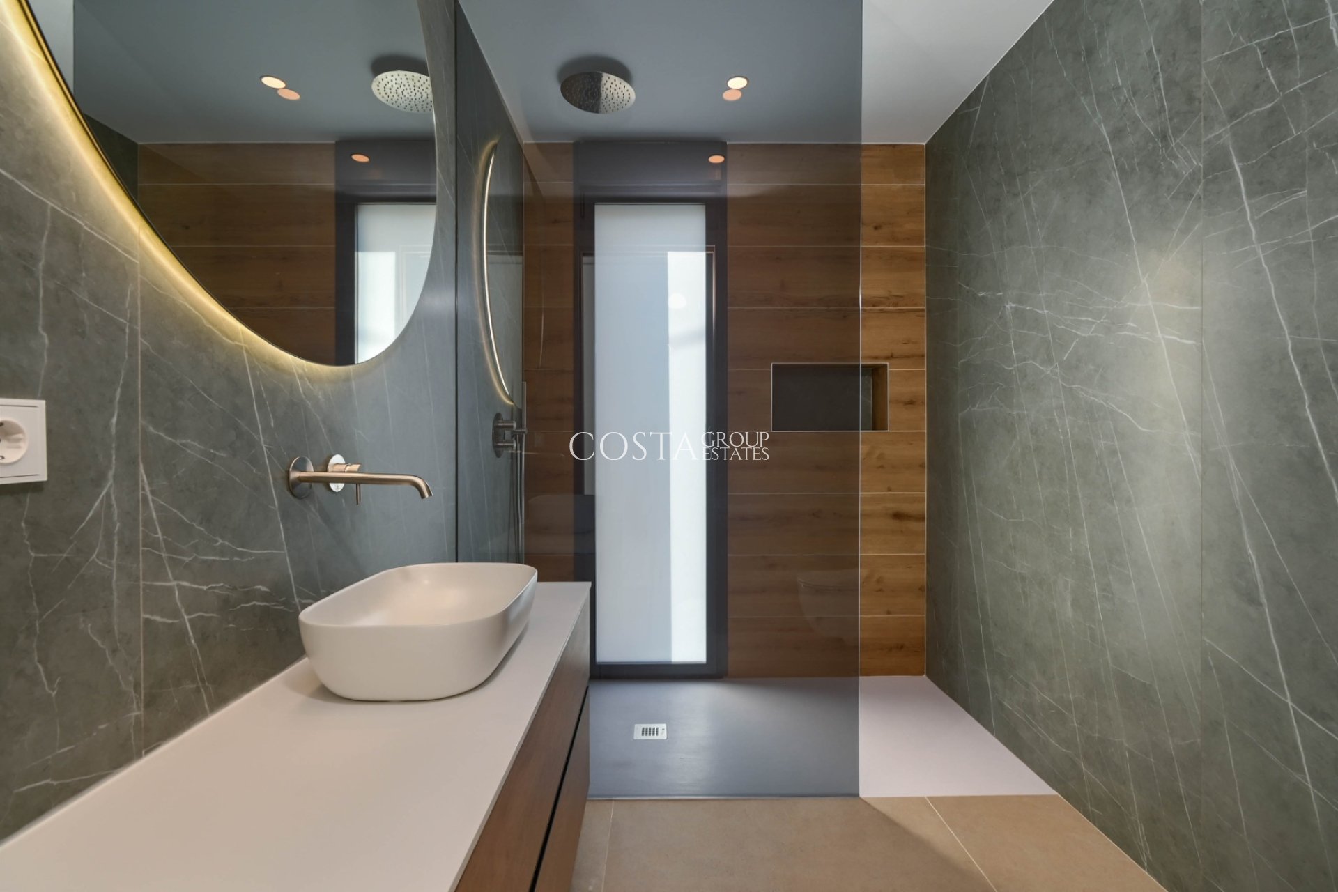 Nowy budynek - Willa -
Calpe