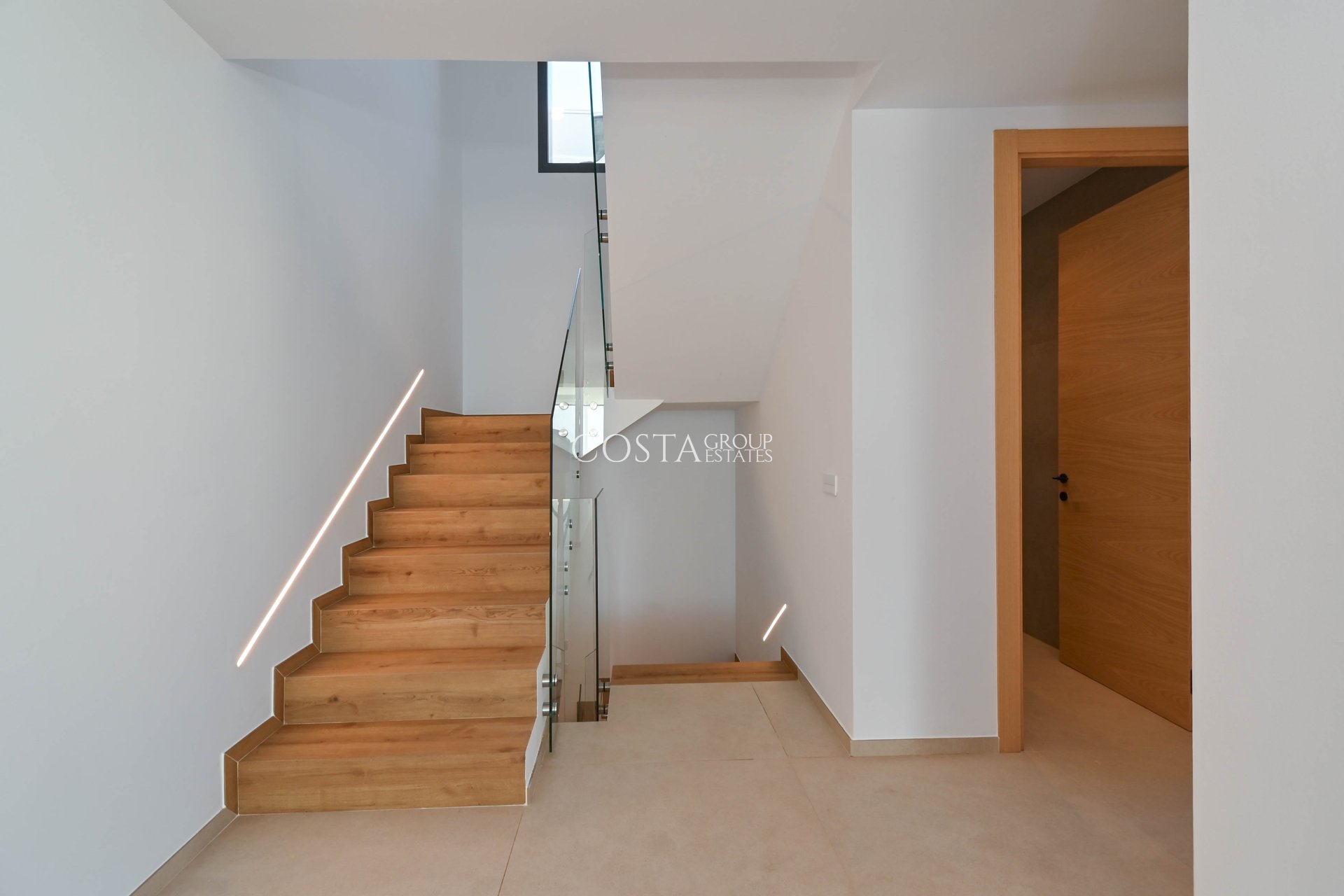 Nowy budynek - Willa -
Calpe