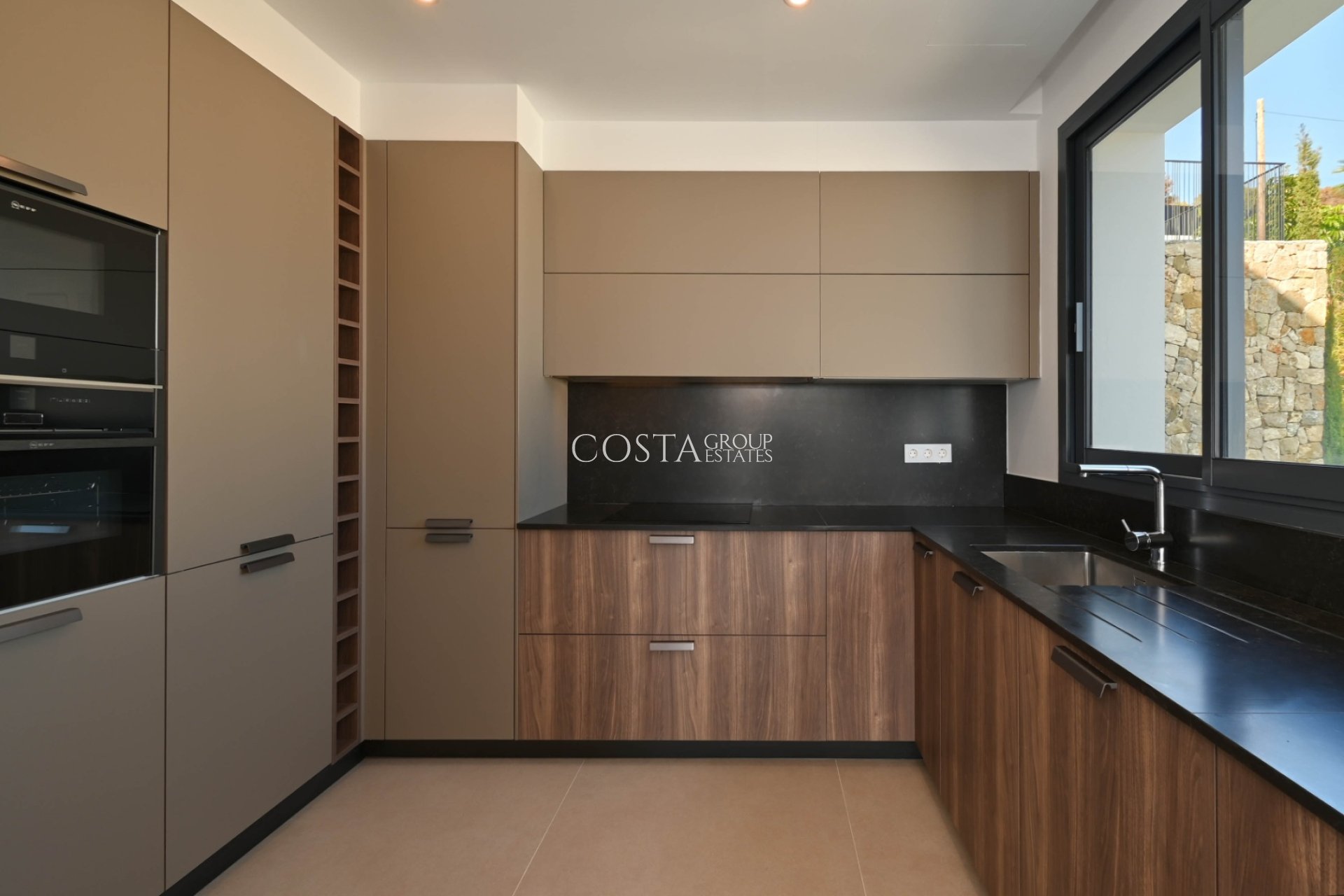 Nowy budynek - Willa -
Calpe