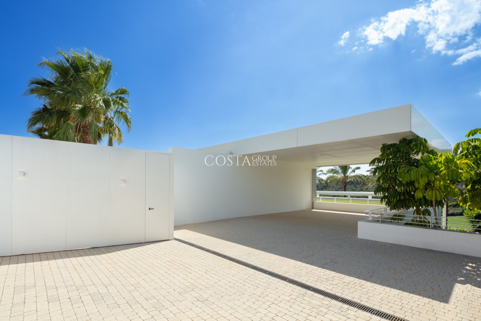 Nowy budynek - Willa -
Casares