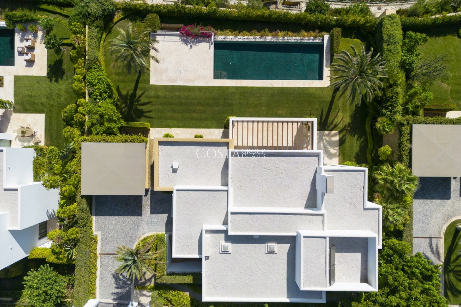 Nowy budynek - Willa -
Casares