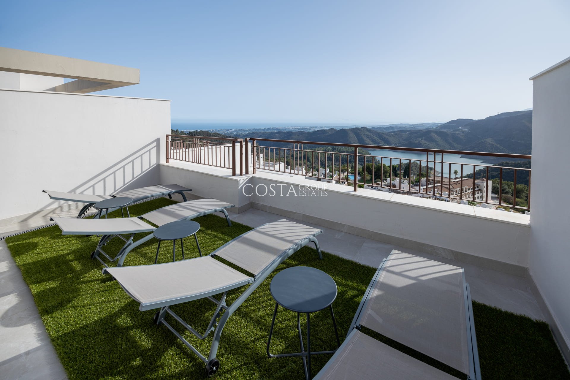 Nowy budynek - Willa -
Cerros del Lago