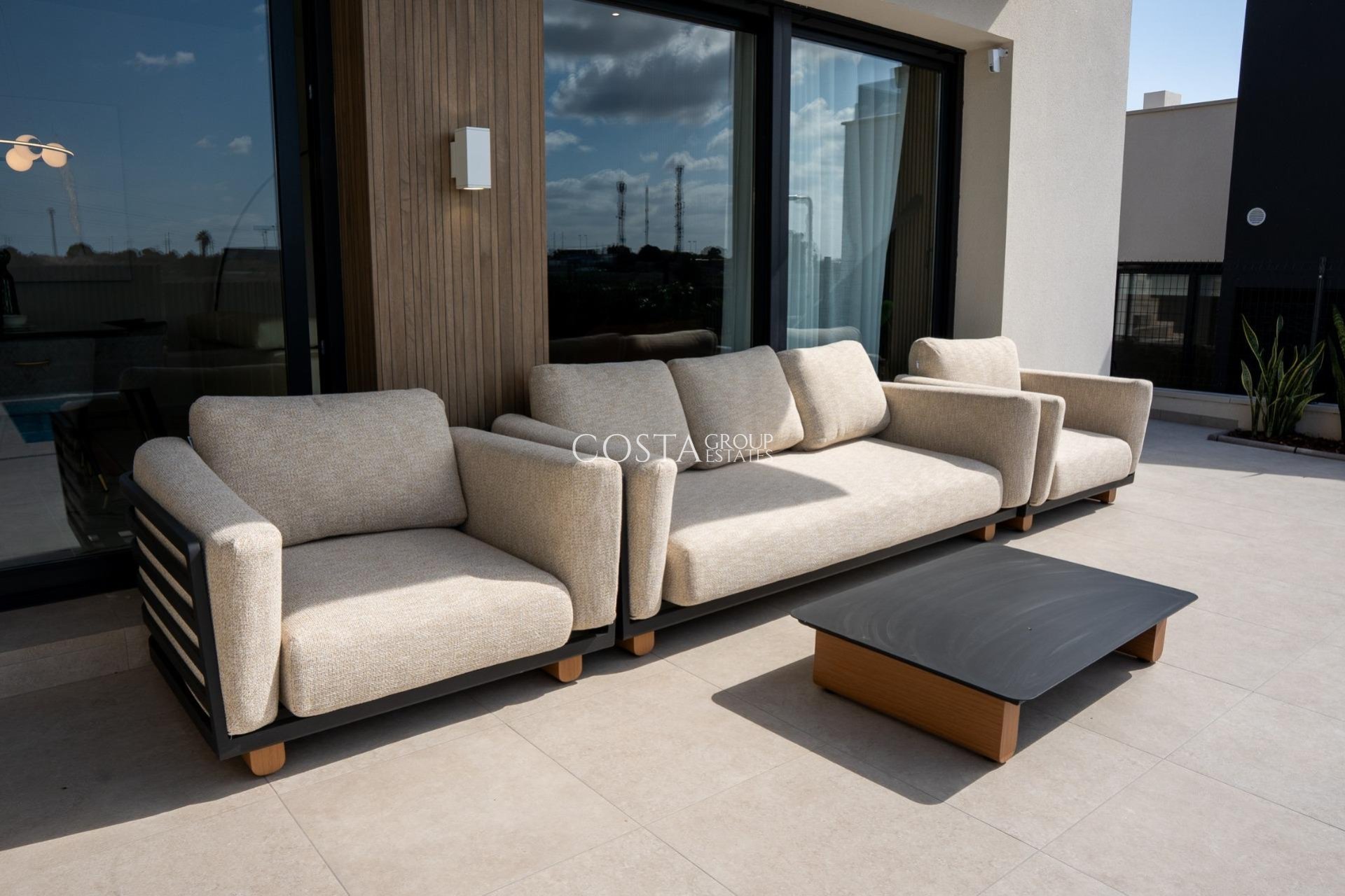 Nowy budynek - Willa -
Ciudad Quesada - Lo Marabú