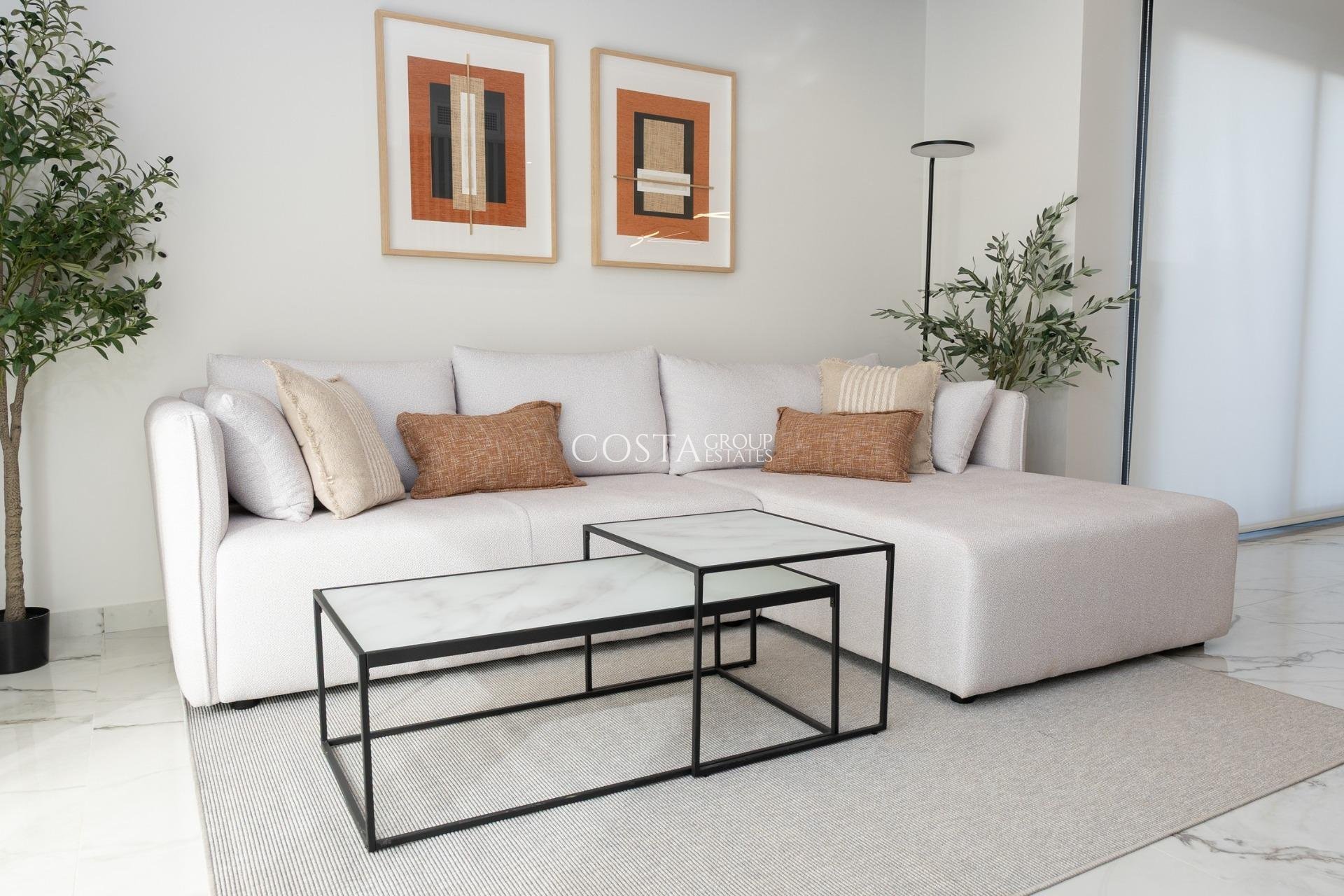 Nowy budynek - Willa -
Ciudad Quesada - Lo Marabú