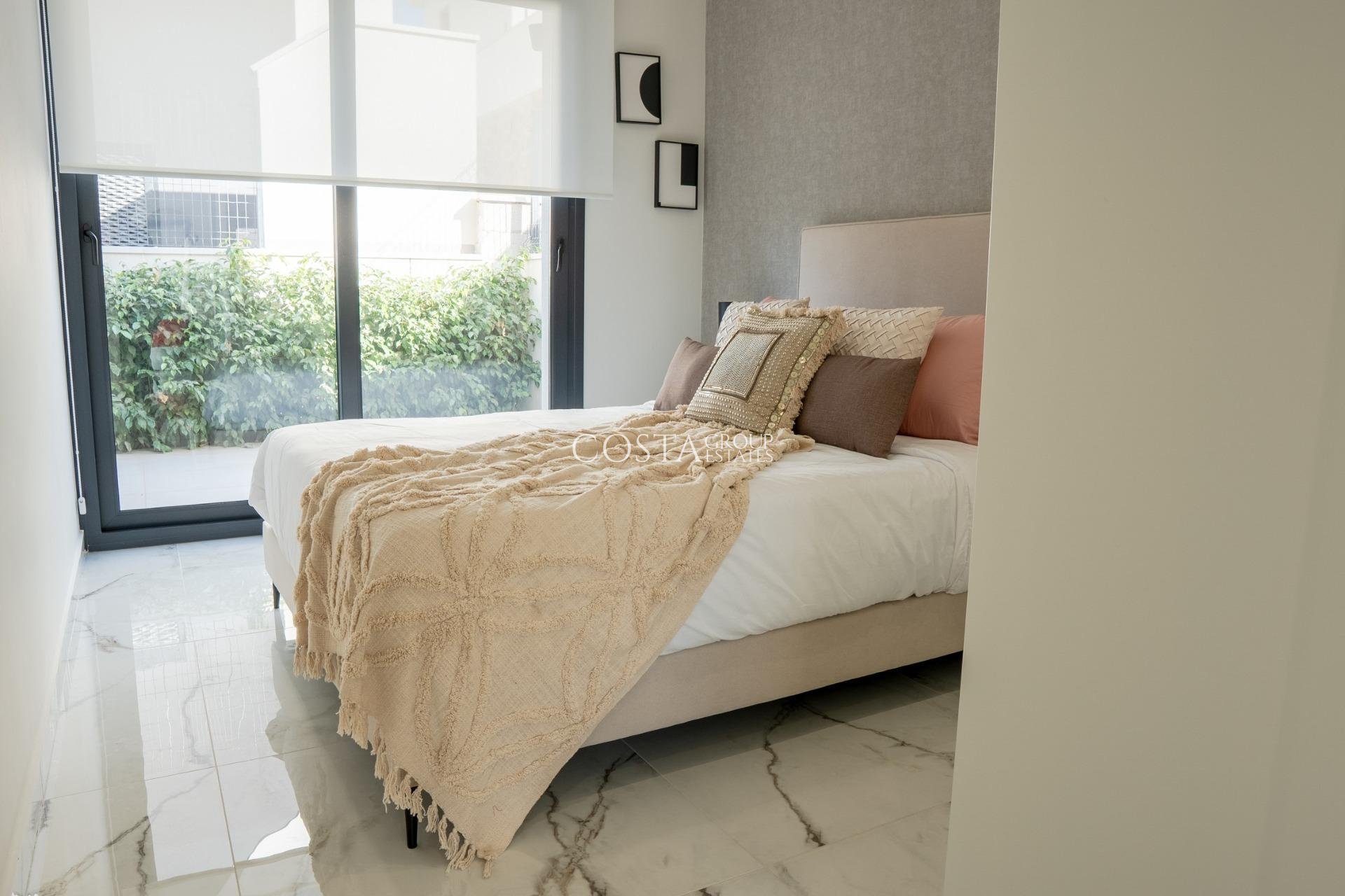 Nowy budynek - Willa -
Ciudad Quesada - Lo Marabú