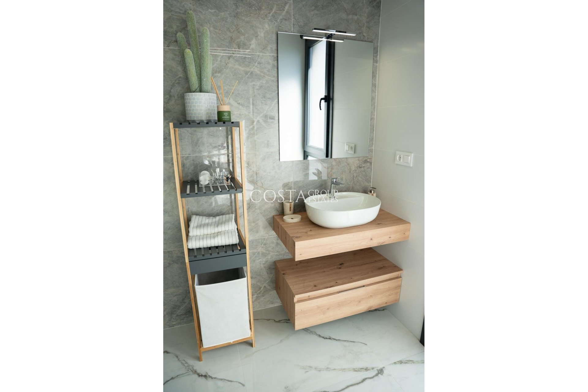 Nowy budynek - Willa -
Ciudad Quesada - Lo Marabú