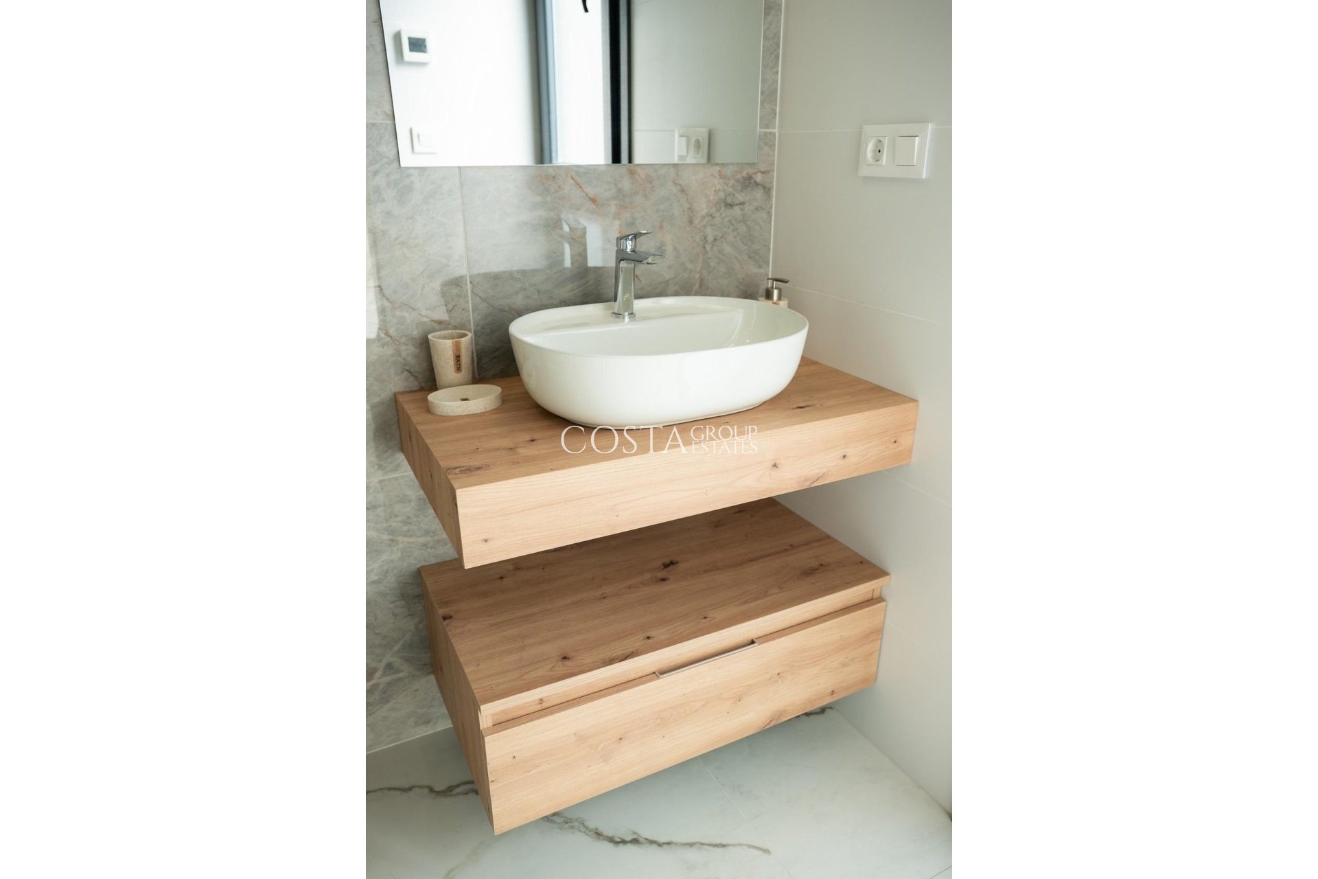 Nowy budynek - Willa -
Ciudad Quesada - Lo Marabú