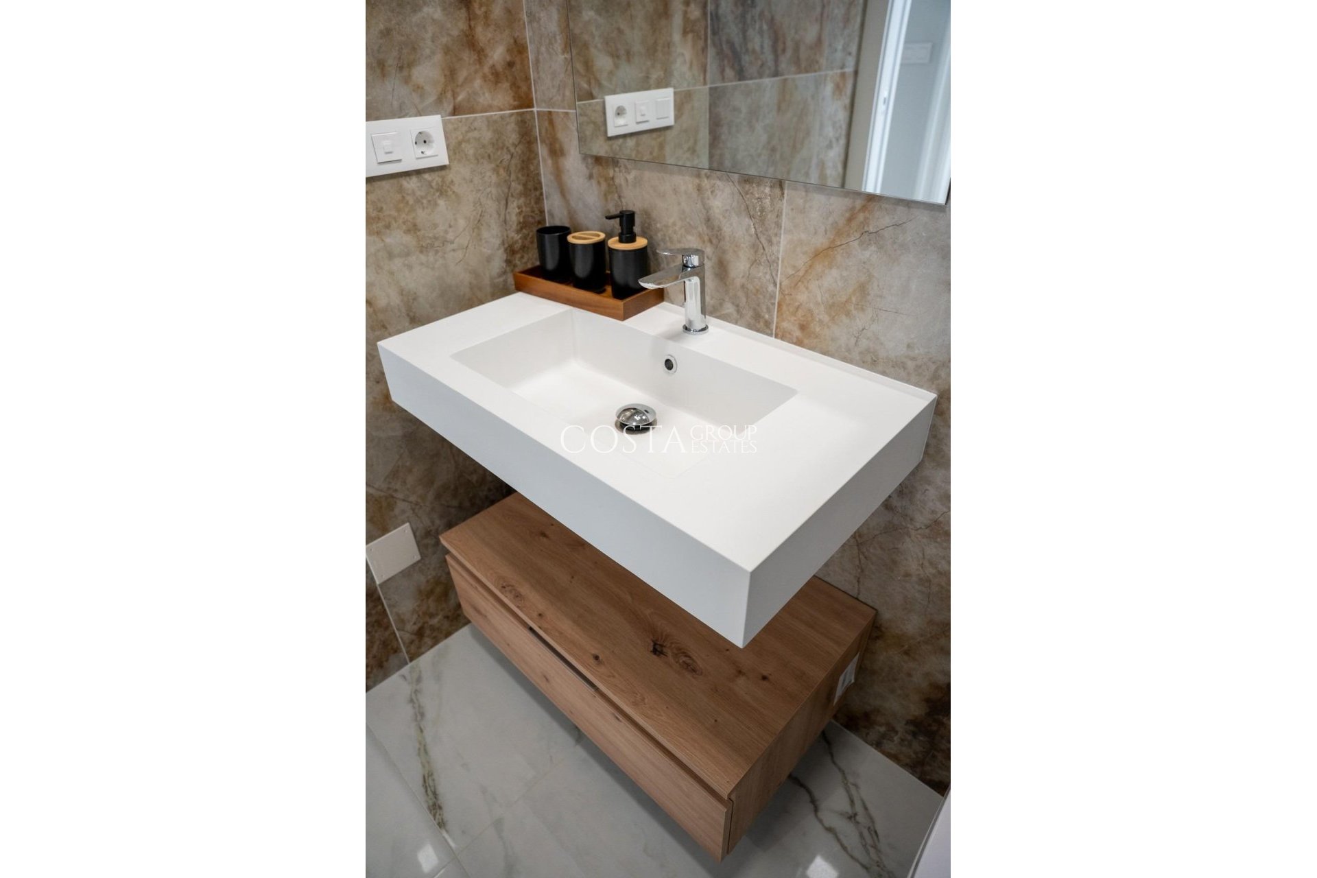 Nowy budynek - Willa -
Ciudad Quesada - Lo Marabú