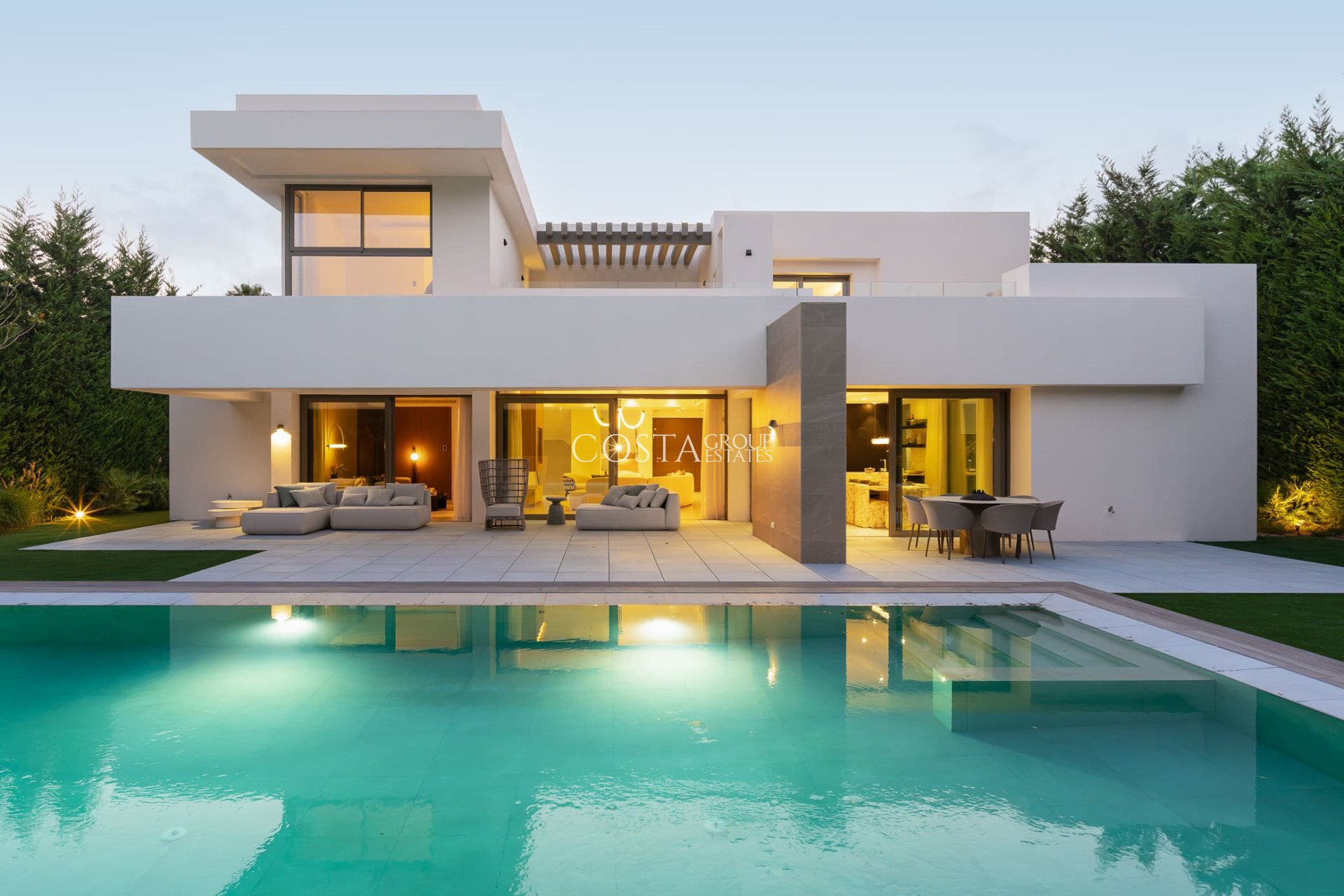 Nowy budynek - Willa -
Estepona