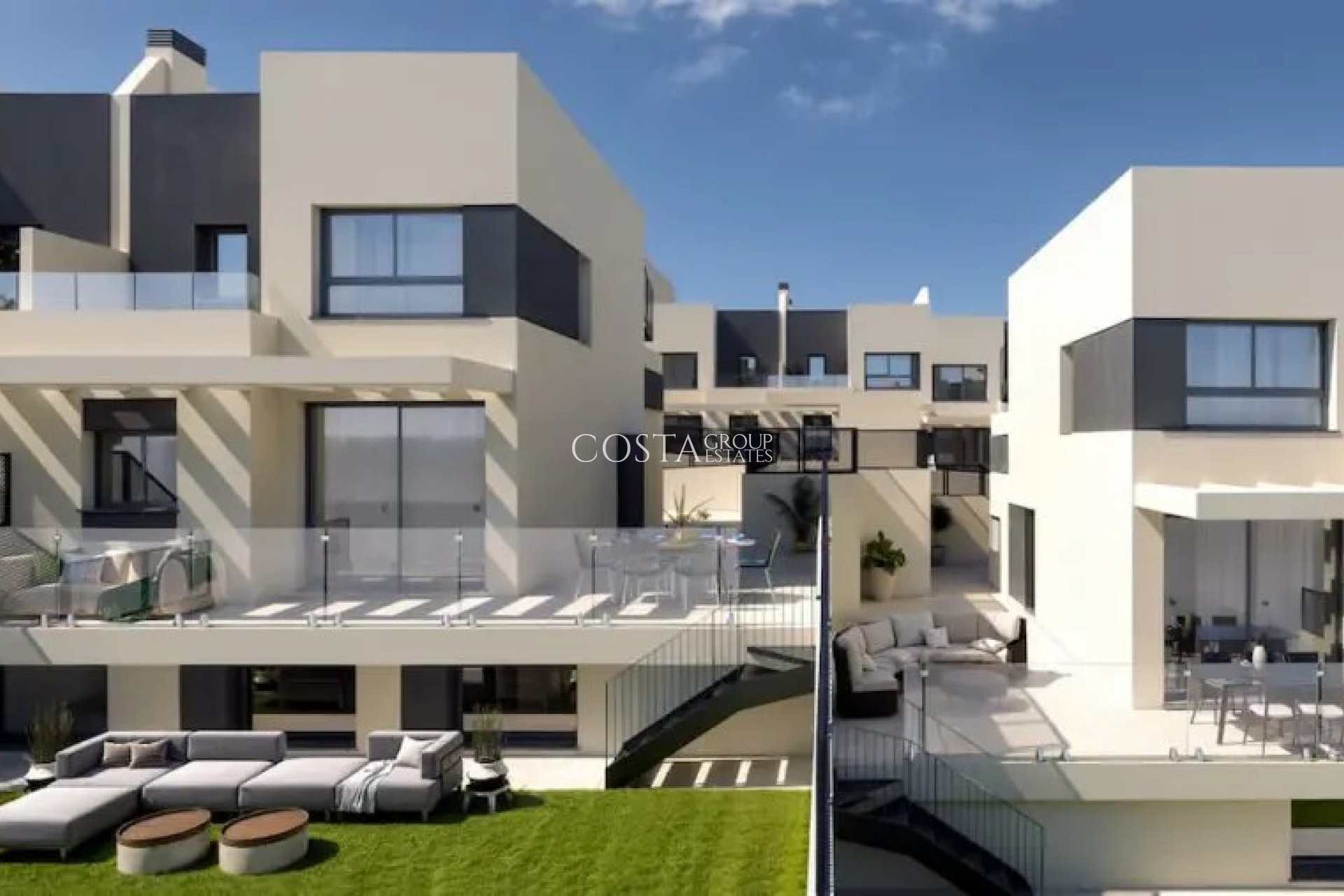 Nowy budynek - Willa -
Fuengirola