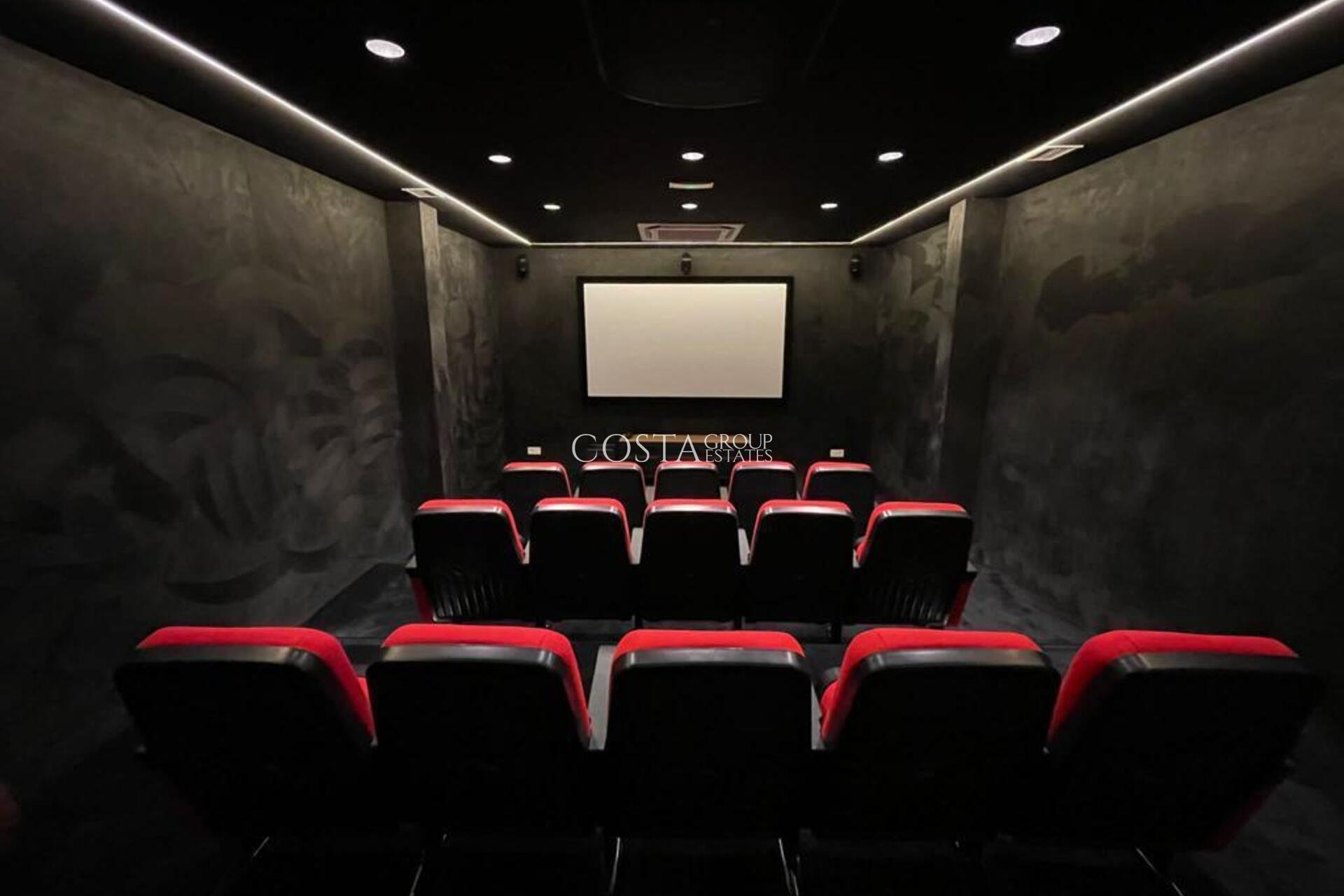 Nowy budynek - Willa -
La Cala de Mijas