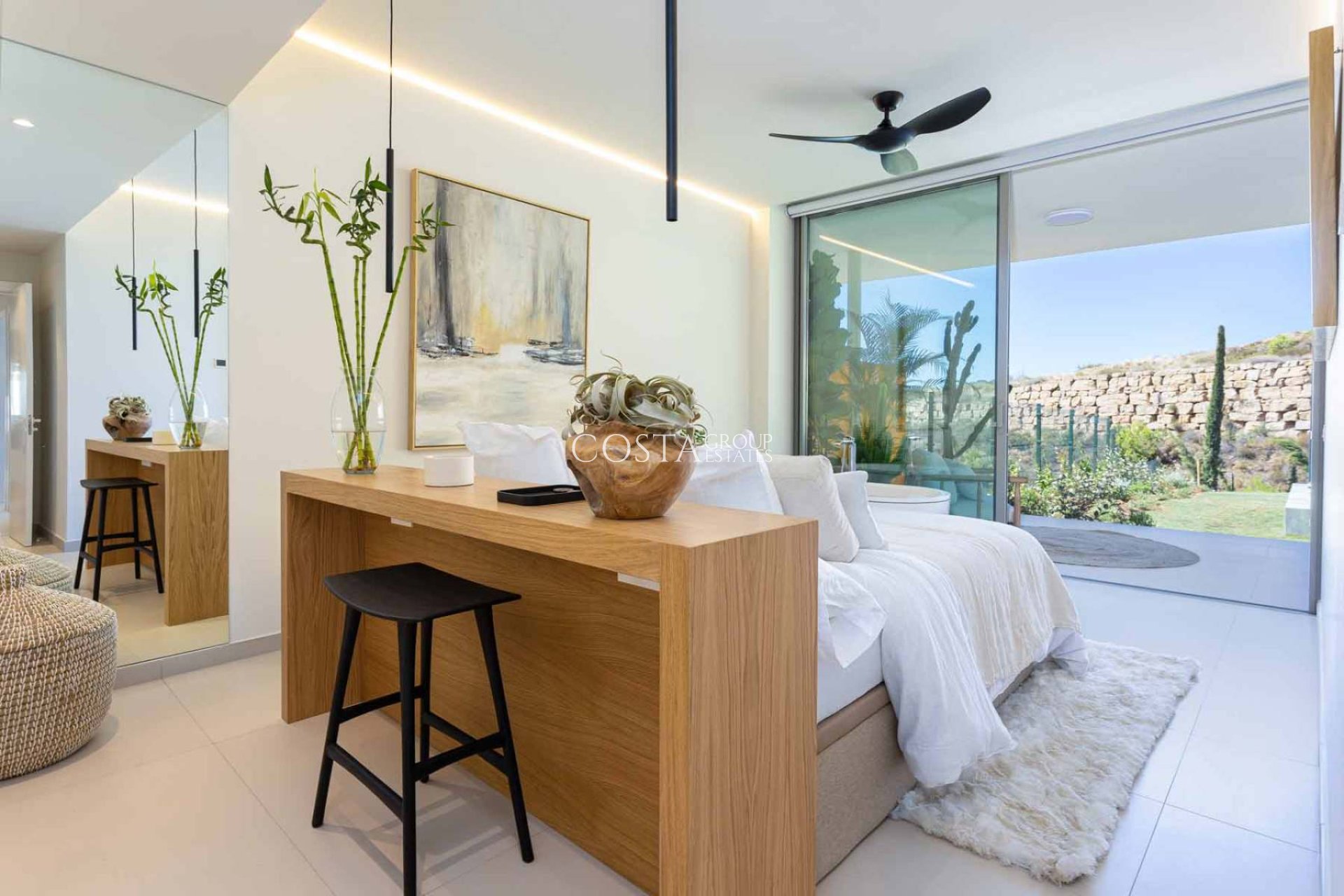 Nowy budynek - Willa -
La Capellania