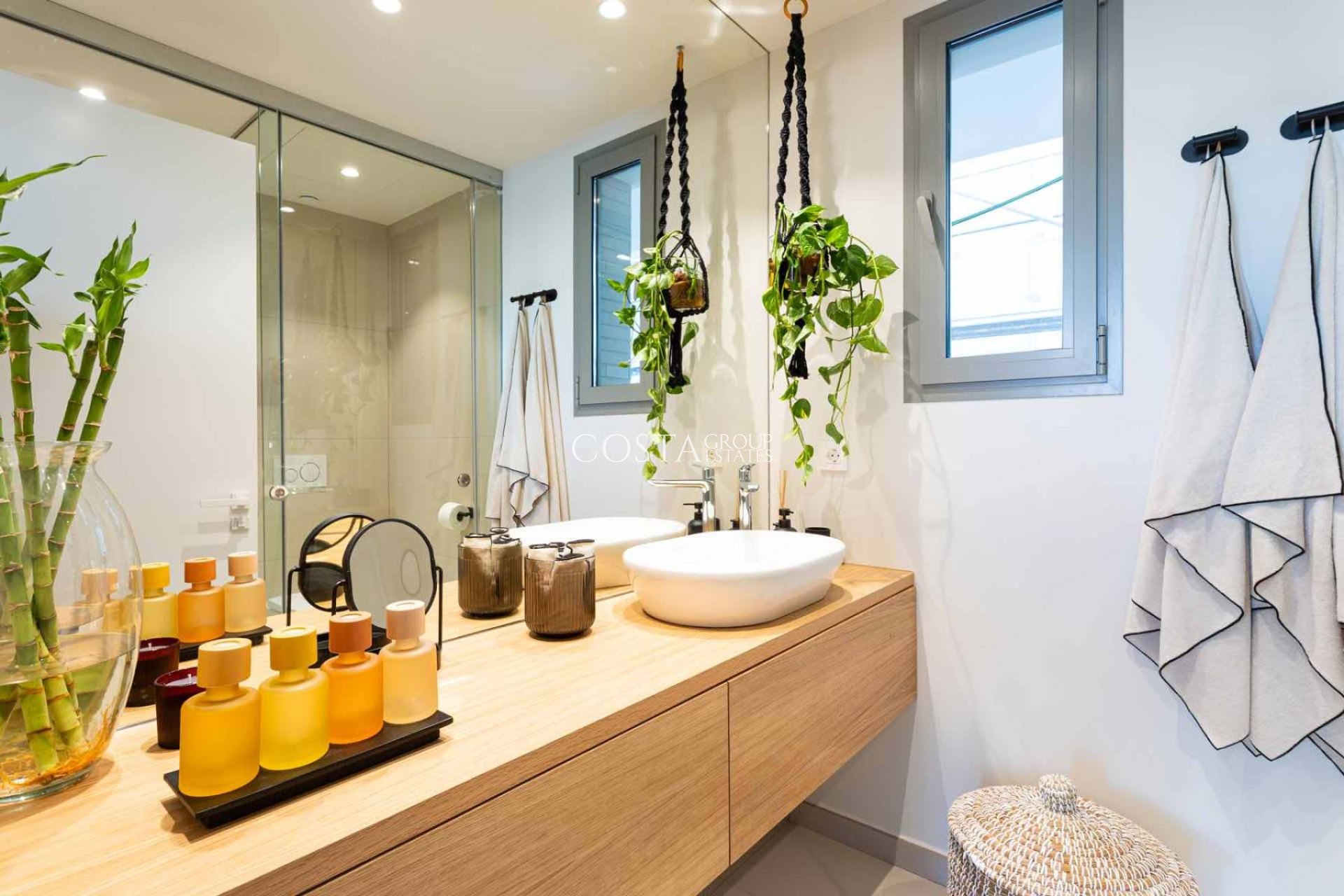 Nowy budynek - Willa -
La Capellania