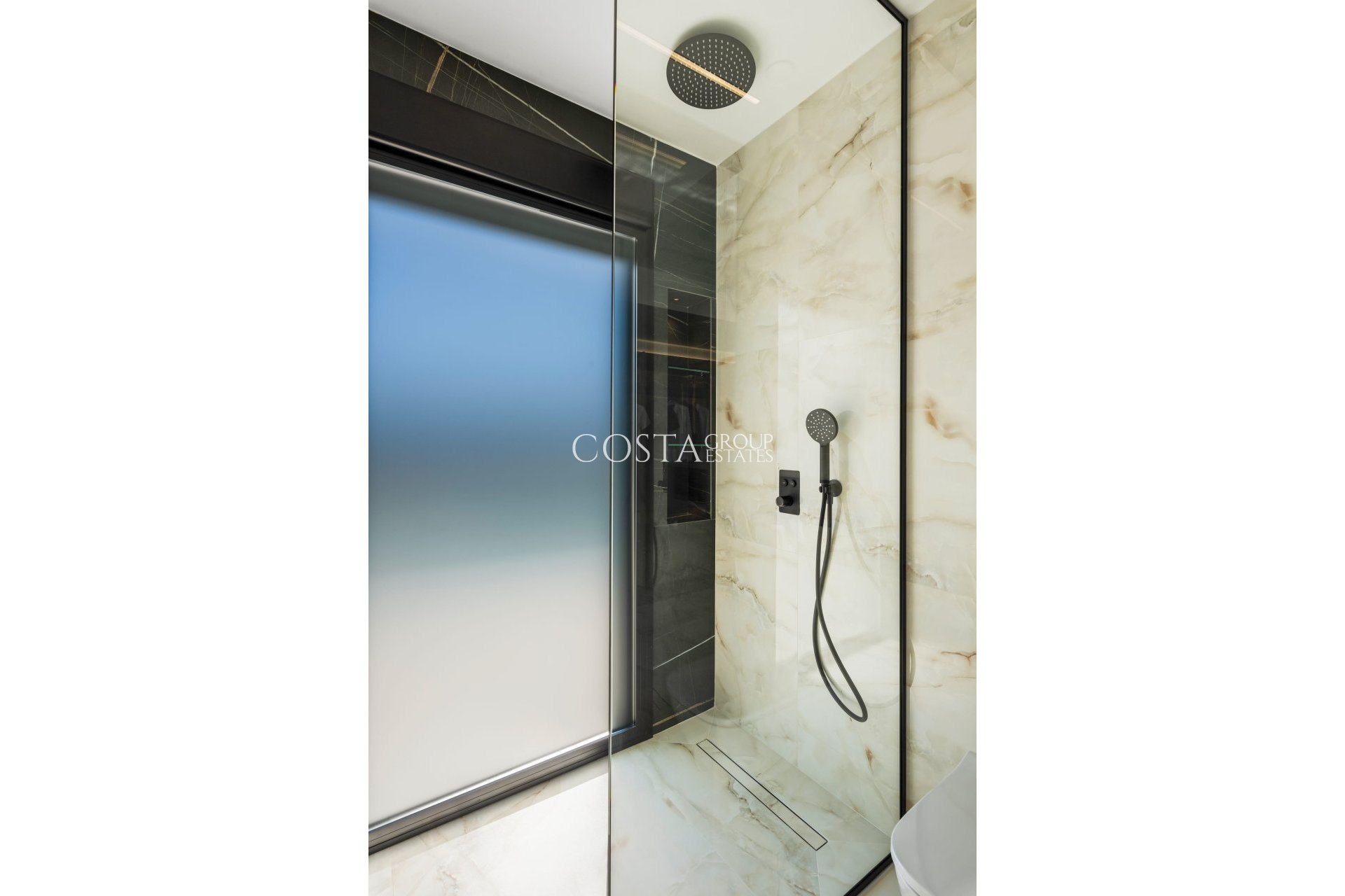 Nowy budynek - Willa -
La Finca Golf